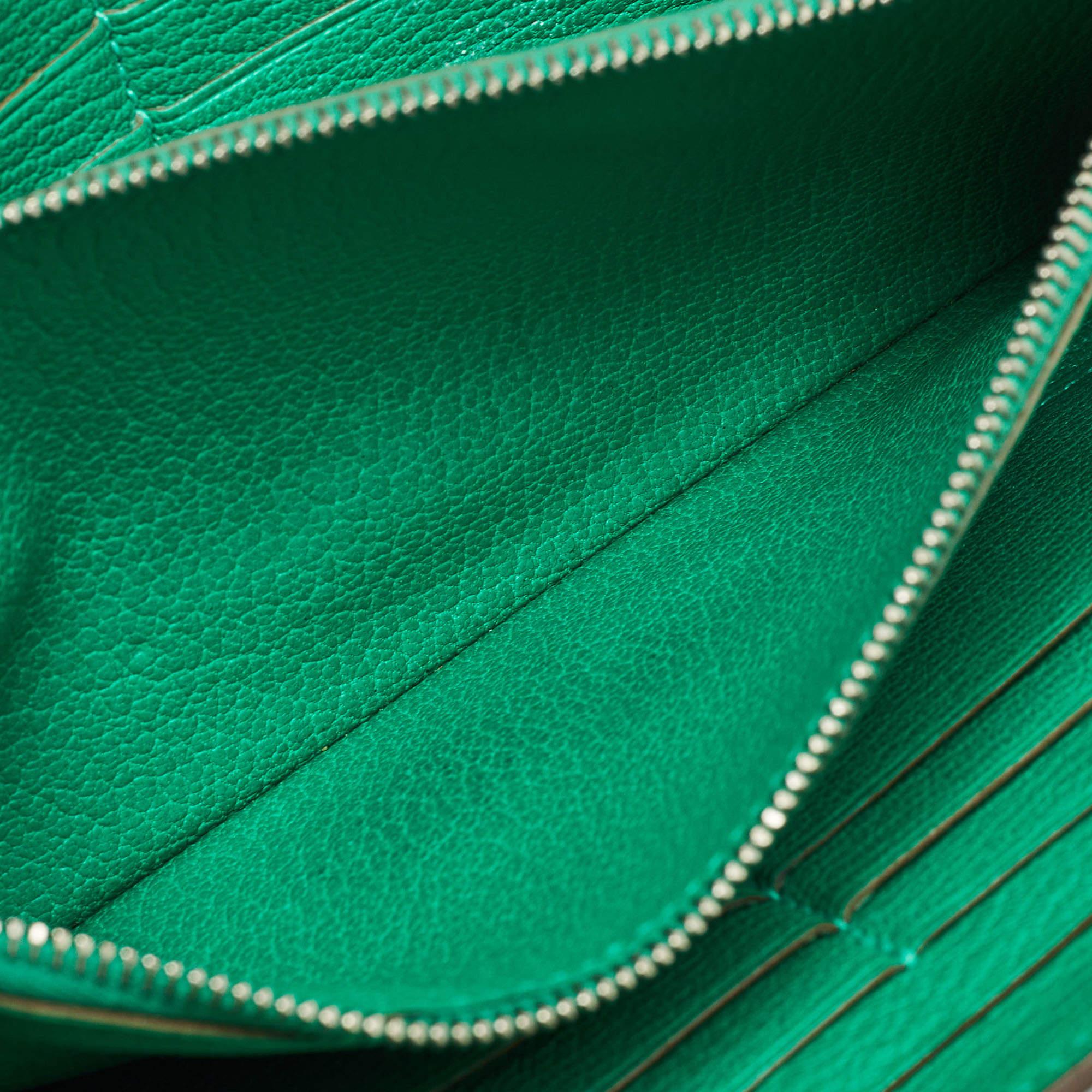 Donna Portafoglio Kelly Longue in pelle di Hermes Menthe Chevre Mysore in vendita