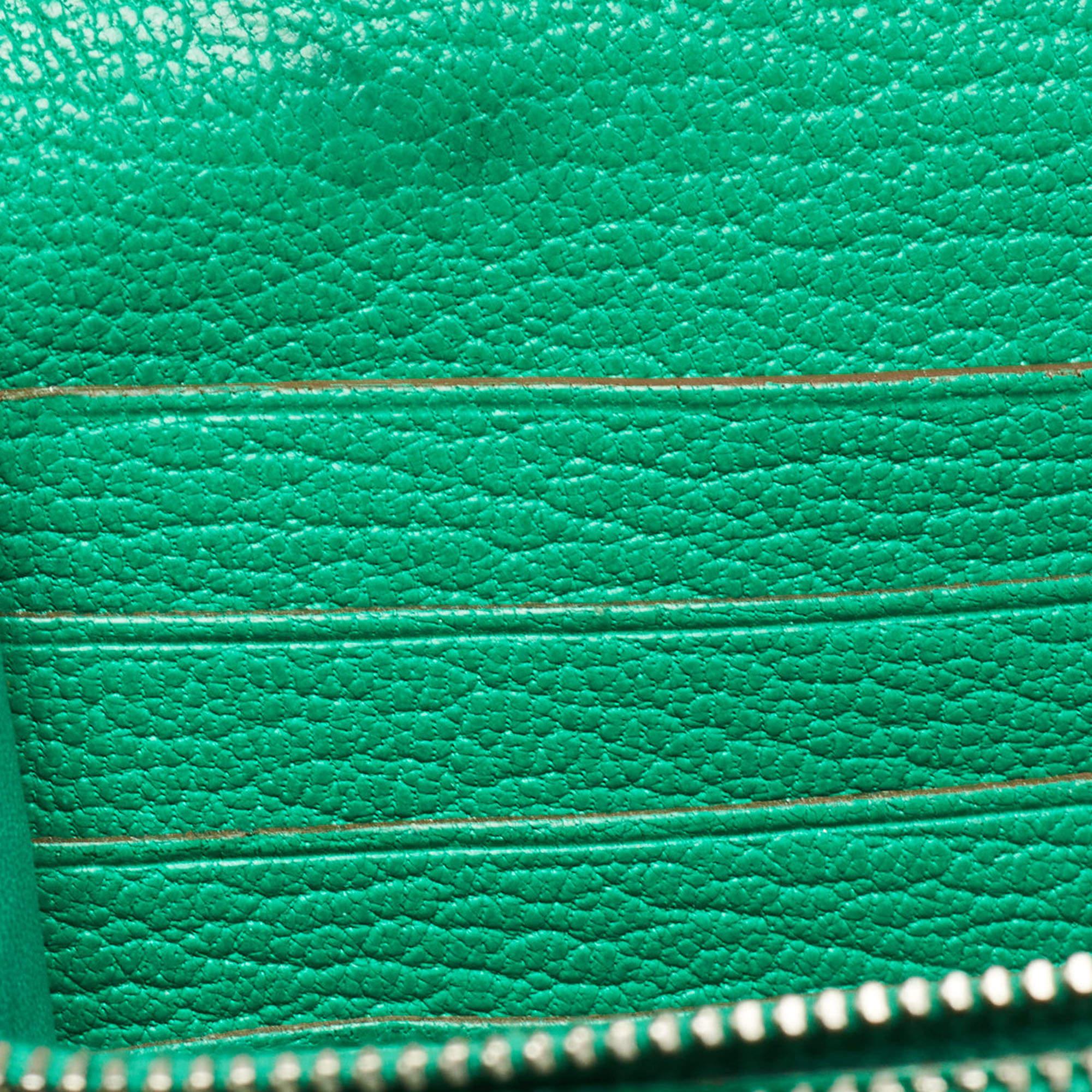 Portafoglio Kelly Longue in pelle di Hermes Menthe Chevre Mysore in vendita 1