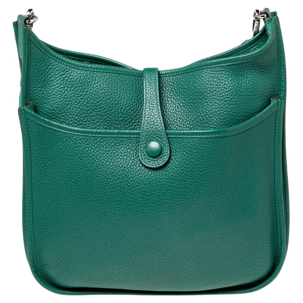 Hermes is a brand that delivers designs with art and creativity and this Evelyne is just another proof. Finely crafted from Clemence leather in a green shade, and featuring an adjustable shoulder strap, this piece is a classic. The bag is spacious