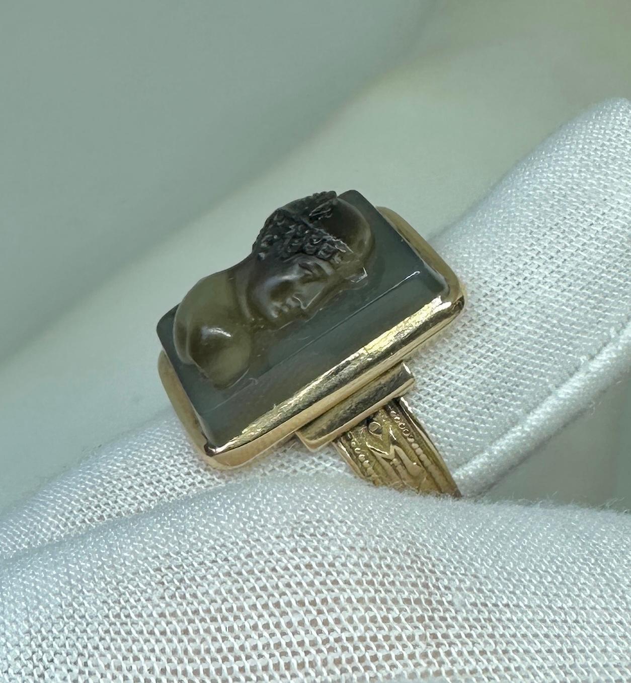 Hermes Mercury Hardstone Cameo Ring Classic Victorian Agate Gold Deeply Carved In Excellent Condition For Sale In New York, NY