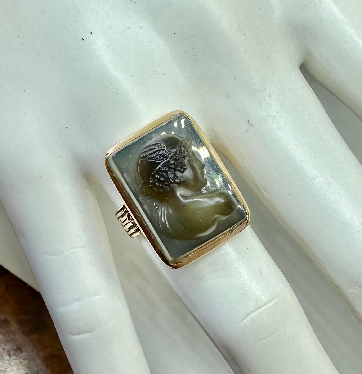 Hermes Mercury Hardstone Cameo Ring Classic Victorian Agate Gold Deeply Carved For Sale 1