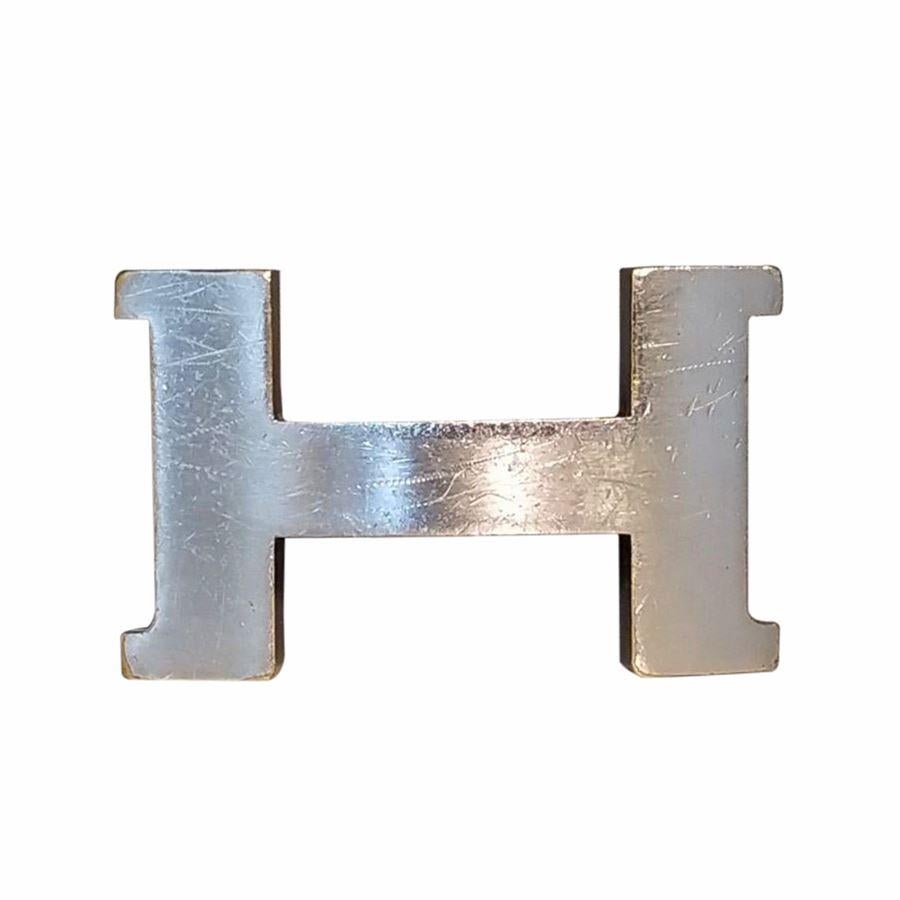 Iconic Hermes metal muckle
Large size
Silver colored metal
Iconic 