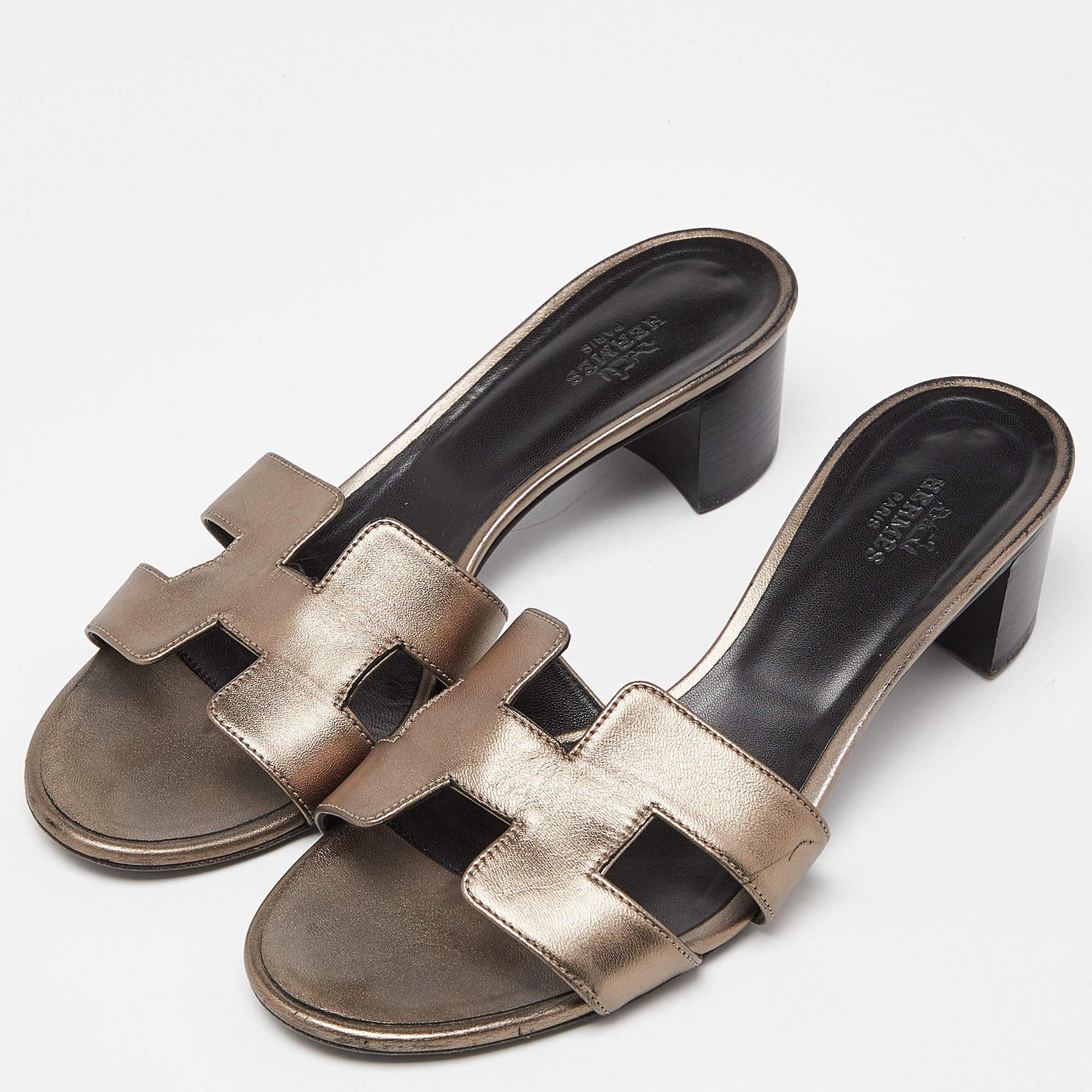 Elevate your ensemble with these Hermes slides for women. Meticulously crafted, these exquisite heels exude luxury and style. A statement of grace and confidence, perfect for any occasion.

Includes: Original Dustbag