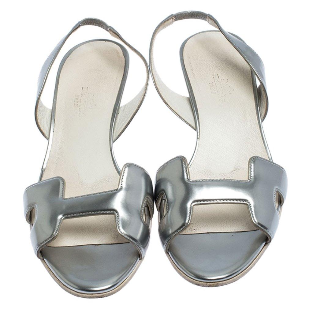 Hermes Metallic Silver Patent Leather Night Slingback Sandals Size 38.5 In Good Condition In Dubai, Al Qouz 2