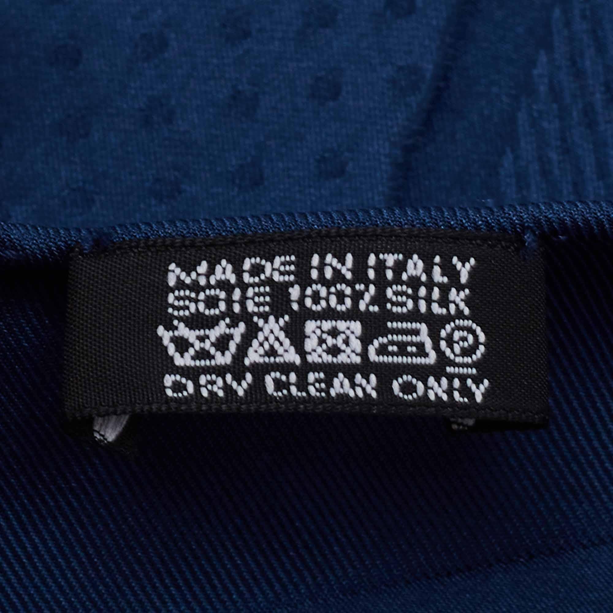 Hermès Midnight Blue Quadrige Silk Jacquard Losange Scarf In Good Condition In Dubai, Al Qouz 2