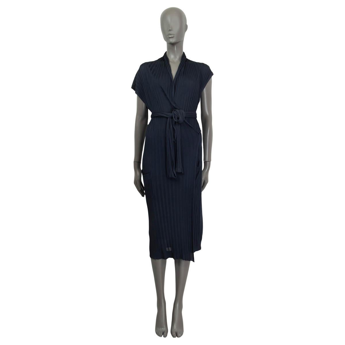 100% authentic Hermés belted sleeveless wrap dress in midnight blue viscose (100%). Features two patch pockets on the front and a deep v-neck. Opens with a button and a push button on the front. Unlined. Comes with a slip dress in midnight blue