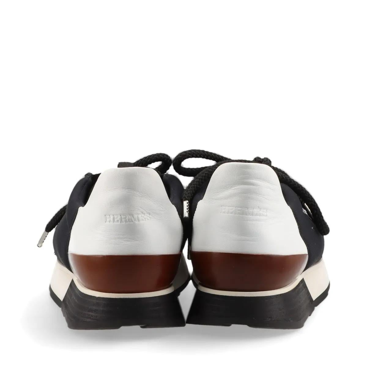 Sneaker bassa Hermès Miles in neoprene nero in vendita 2