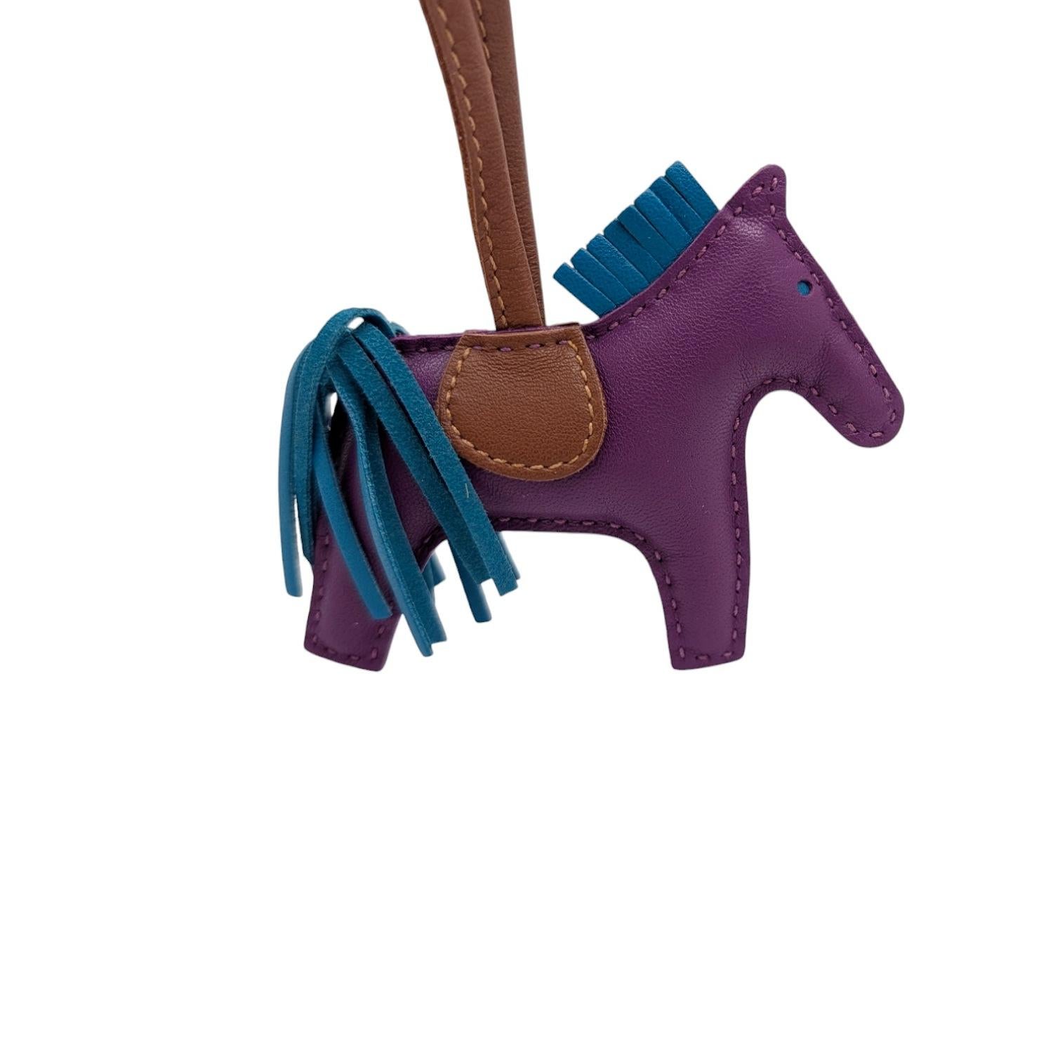 Borsa Hermes Milo in pelle d'agnello Grigri Rodeo Horse Charm Anemone in vendita 1