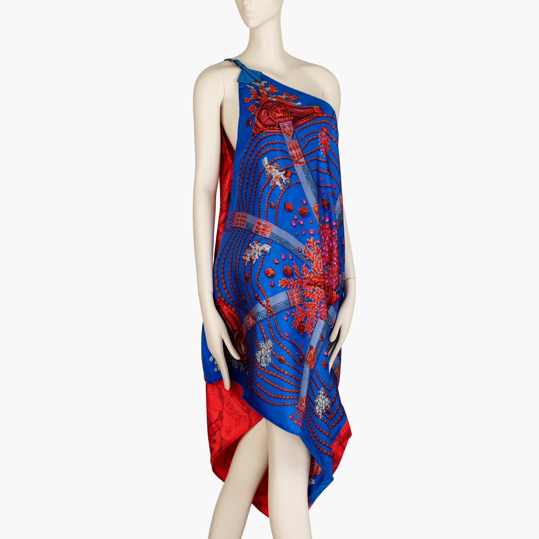 Viola Abito con sciarpa di seta di Hermès 