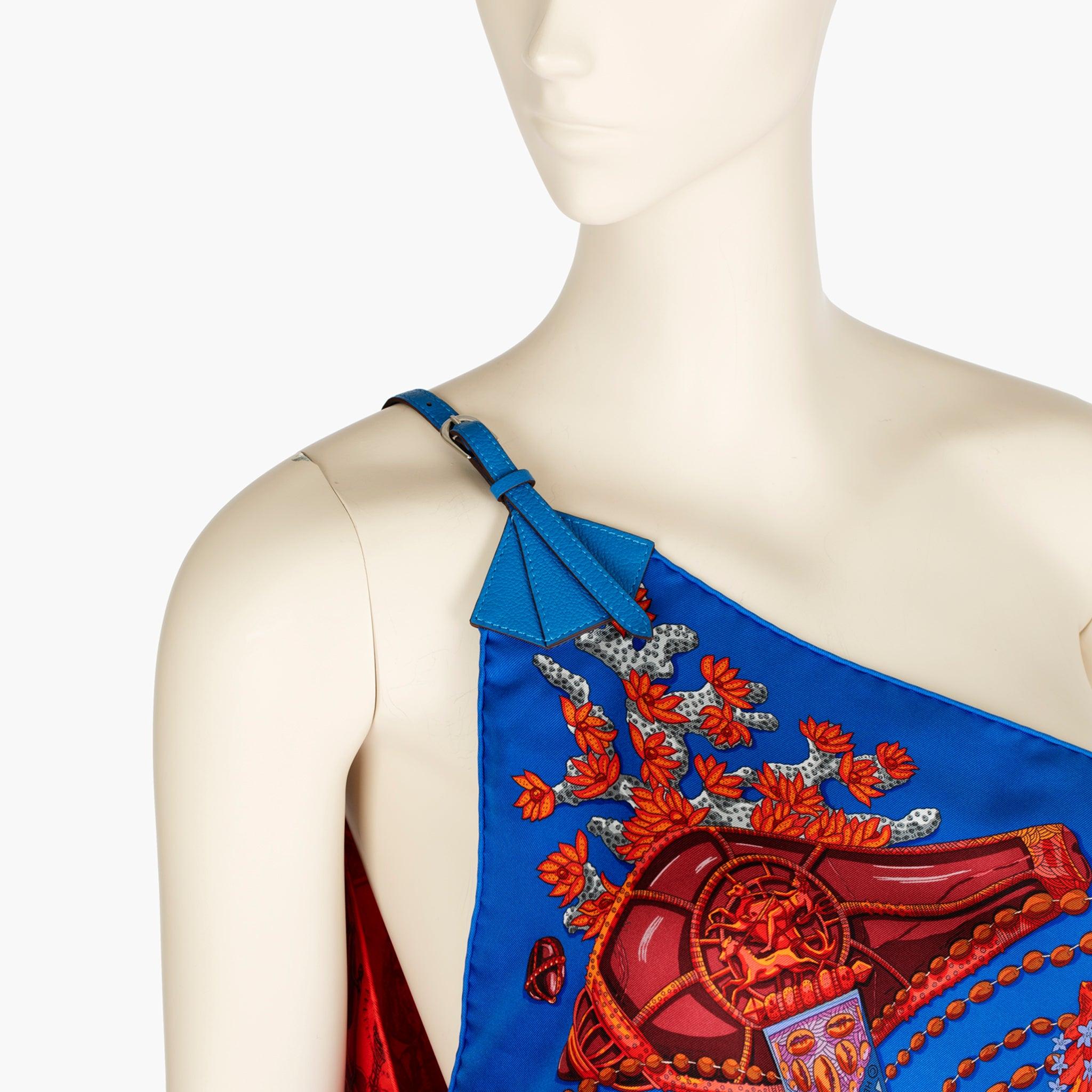 Abito con sciarpa di seta di Hermès 