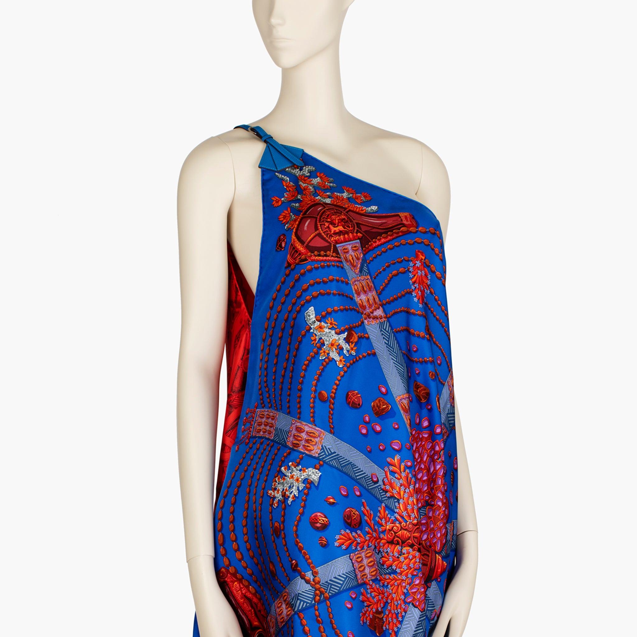 Abito con sciarpa di seta di Hermès 