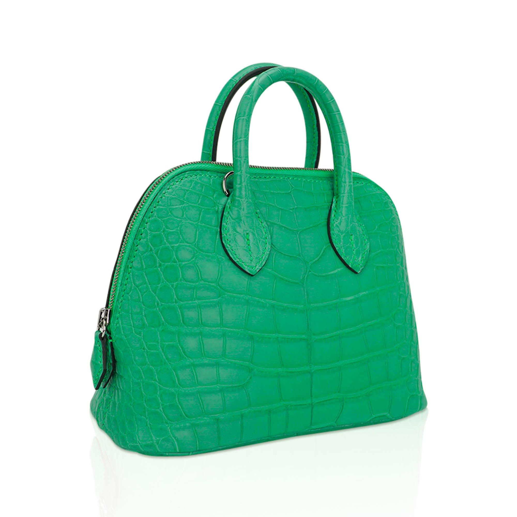 Mightychic offers an Hermes Mini Bolide 1923 featured in striking Vert Comics matte Alligator. 
Charming 'baby' Bolide is a fabulous day to evening treasure.
Fresh and crisp with Palladium hardware.
Comes with detachable strap and sleepers.
Interior