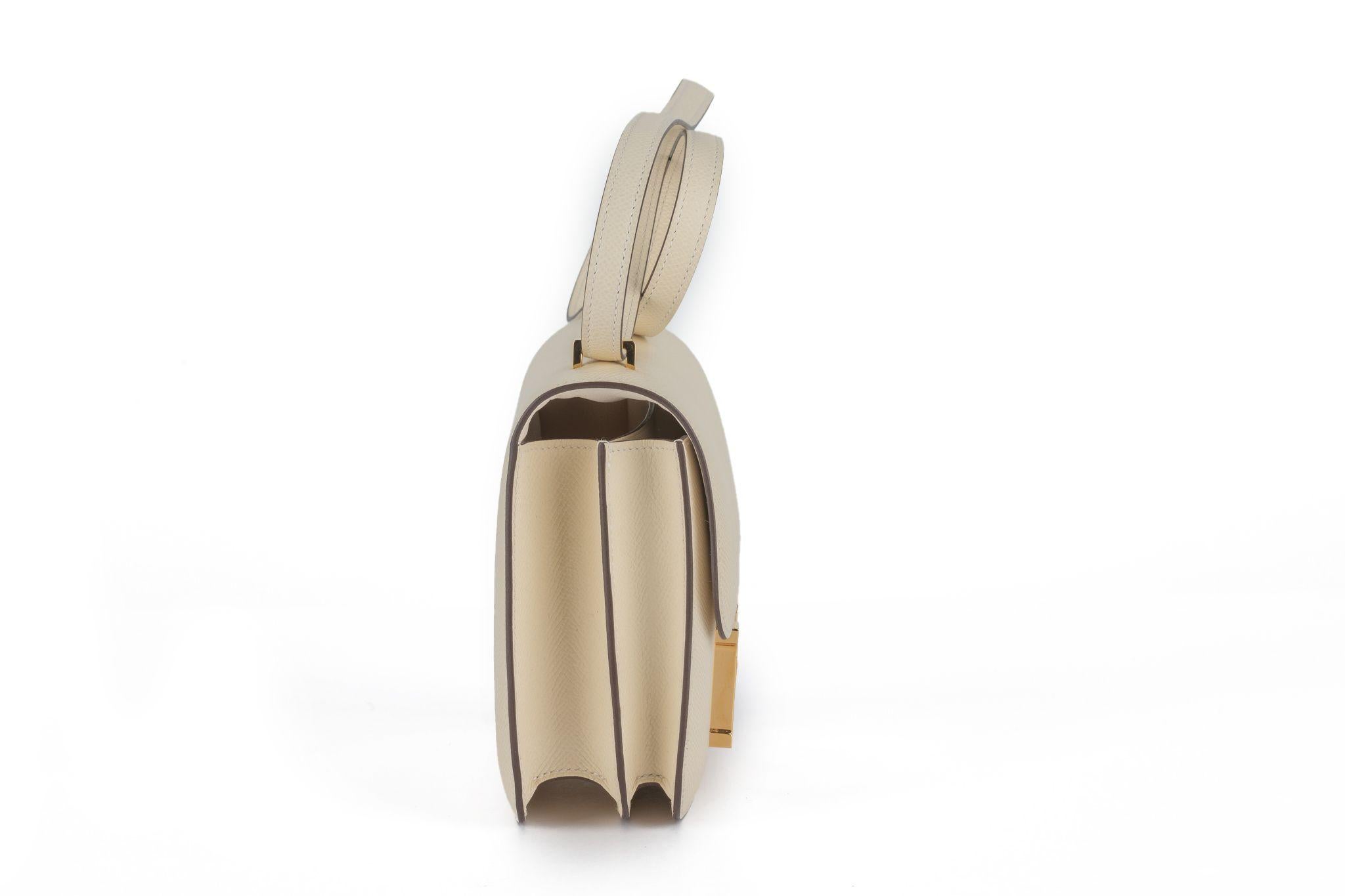 Hermès Mini Constance 18cm Craie Epsom Gold Hardware In Excellent Condition For Sale In West Hollywood, CA
