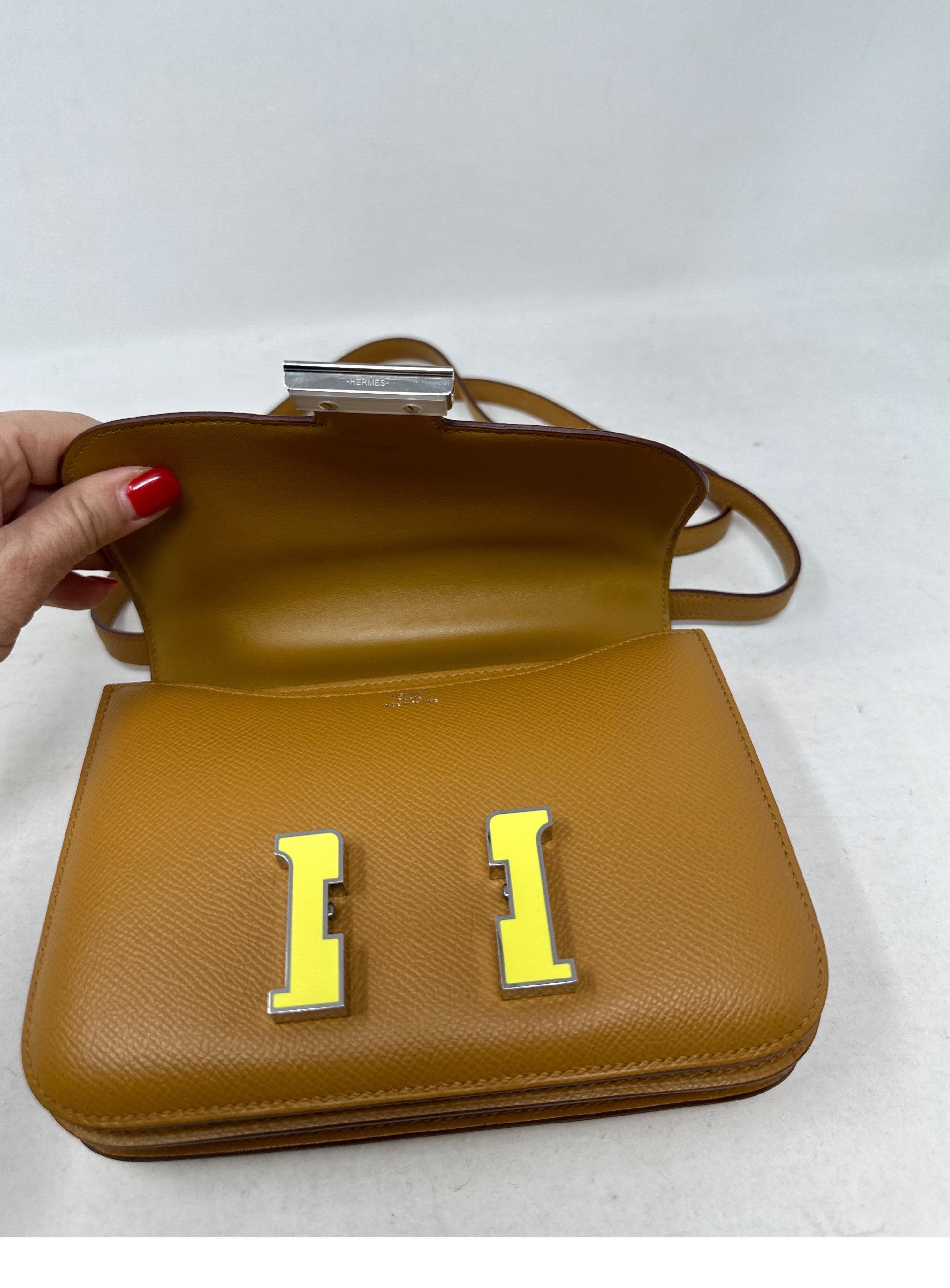 Hermes Mini Constance Gold Bag  en vente 10