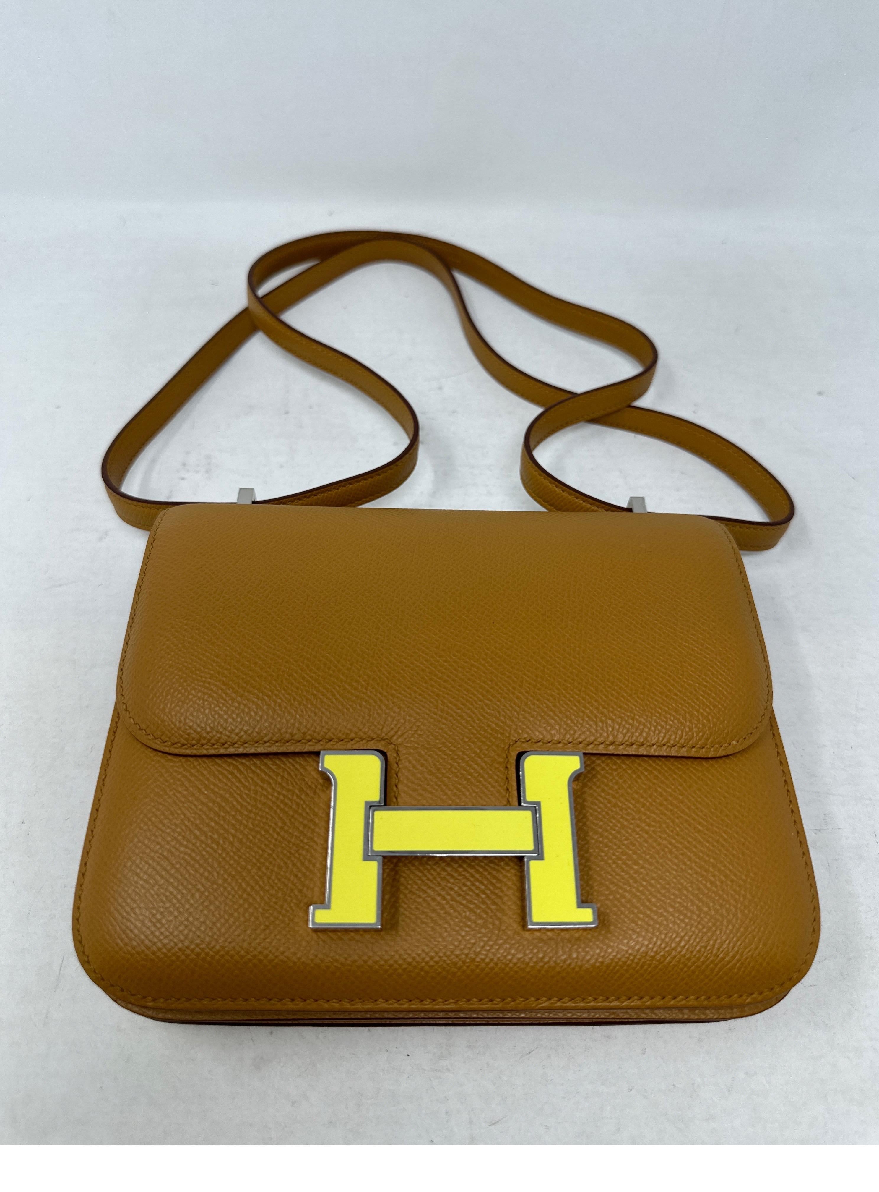 Hermes Mini Constance Gold Bag  en vente 4