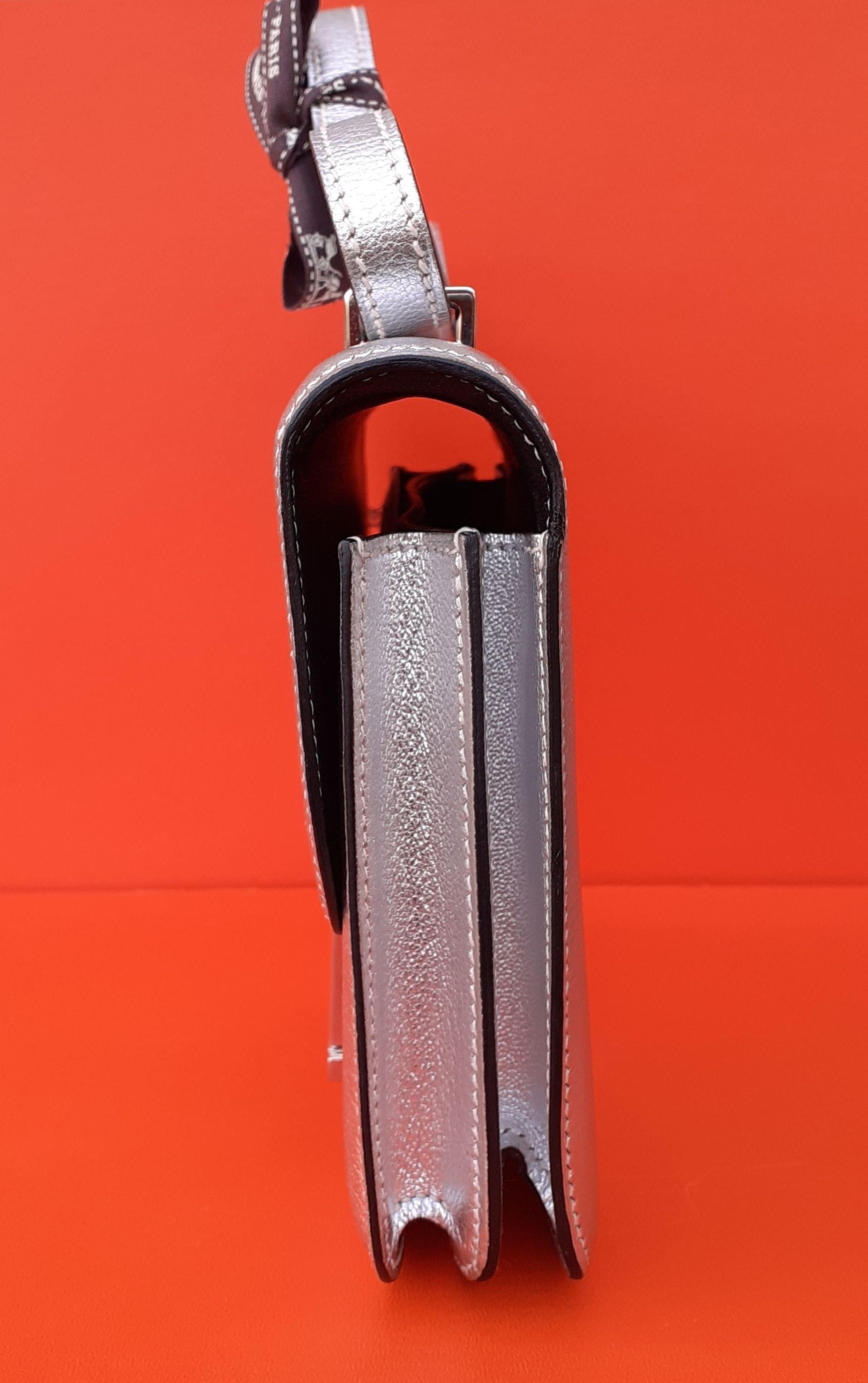 Women's Hermès Mini Constance Metallic Silver Chevre Leather Palladium Hdw 18 cm For Sale