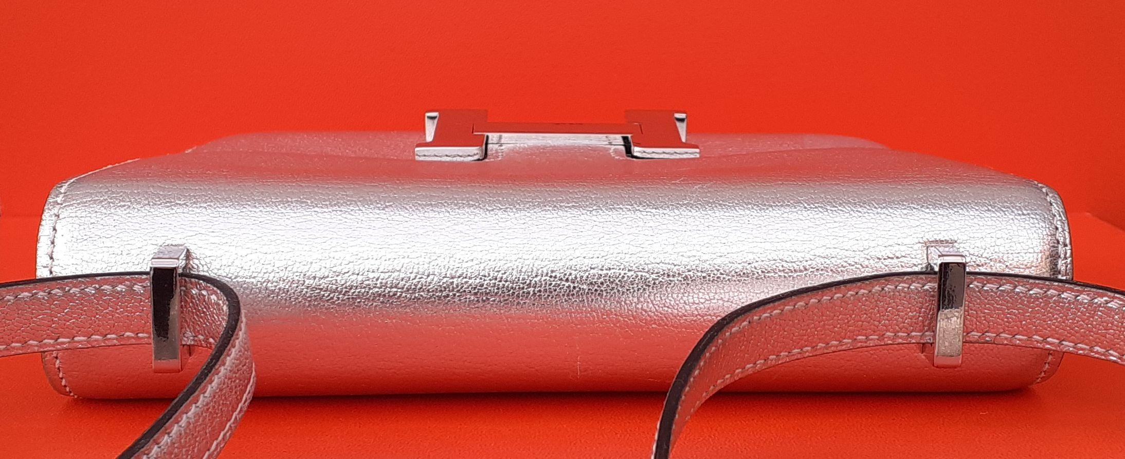 Hermès Mini Constance Metallic Silver Chevre Leather Palladium Hdw 18 cm For Sale 2