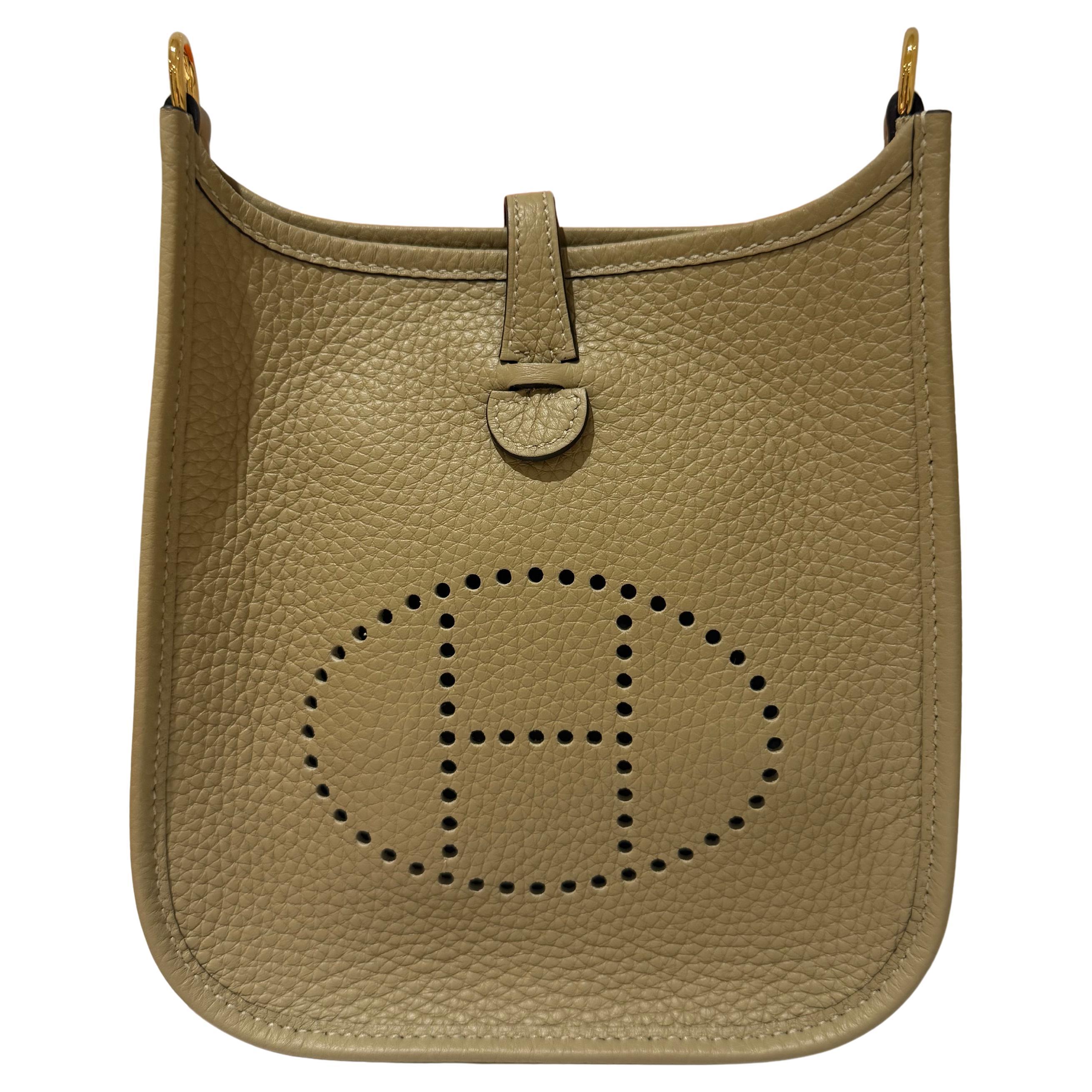Hermes Mini Evelyne 16 Beige Marfa Clemence mit Goldbeschlägen im Angebot