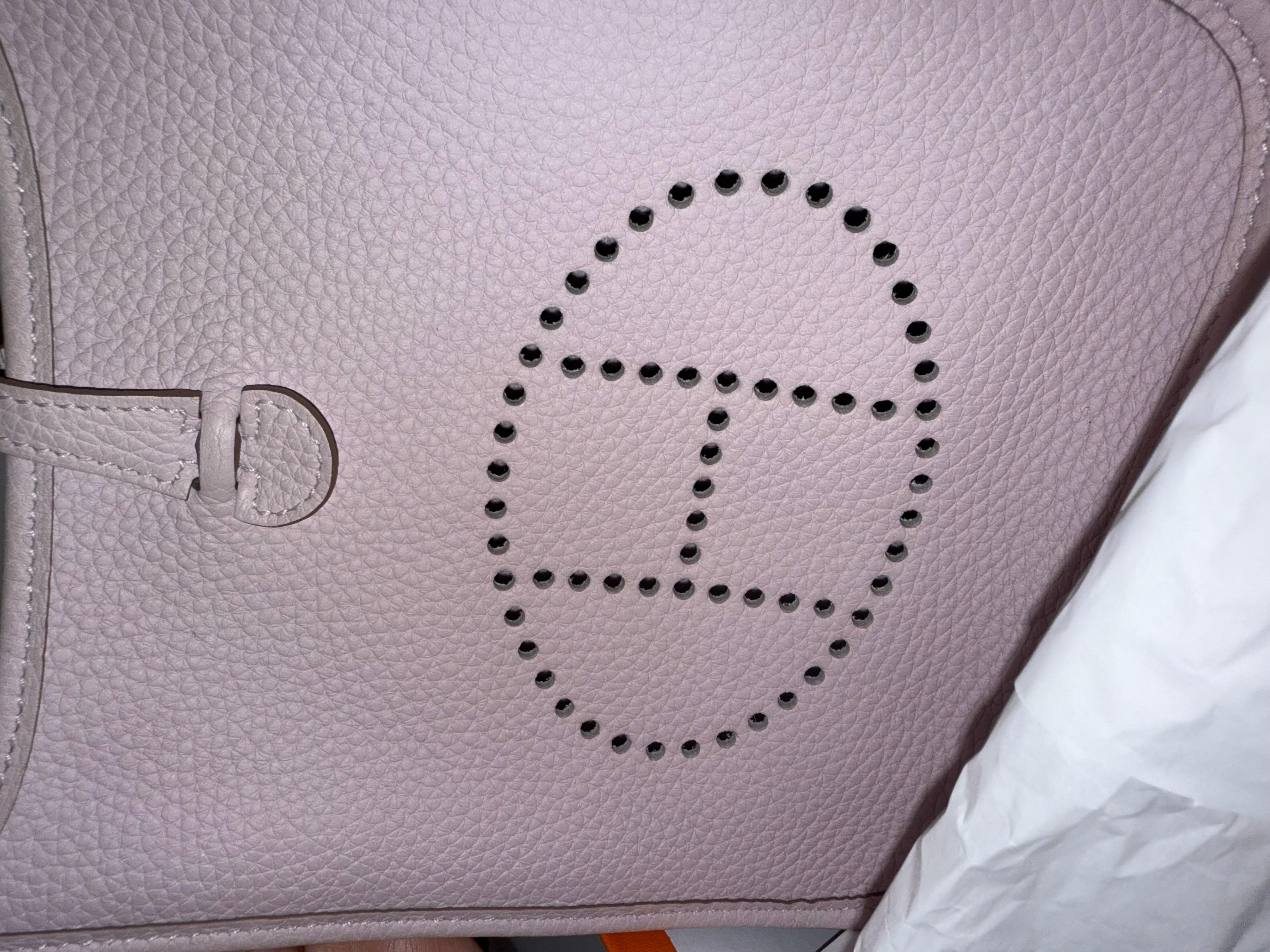 Borsa Hermes Mini Evelyne 16 Mauve Pale In condizioni ottime in vendita a London, England