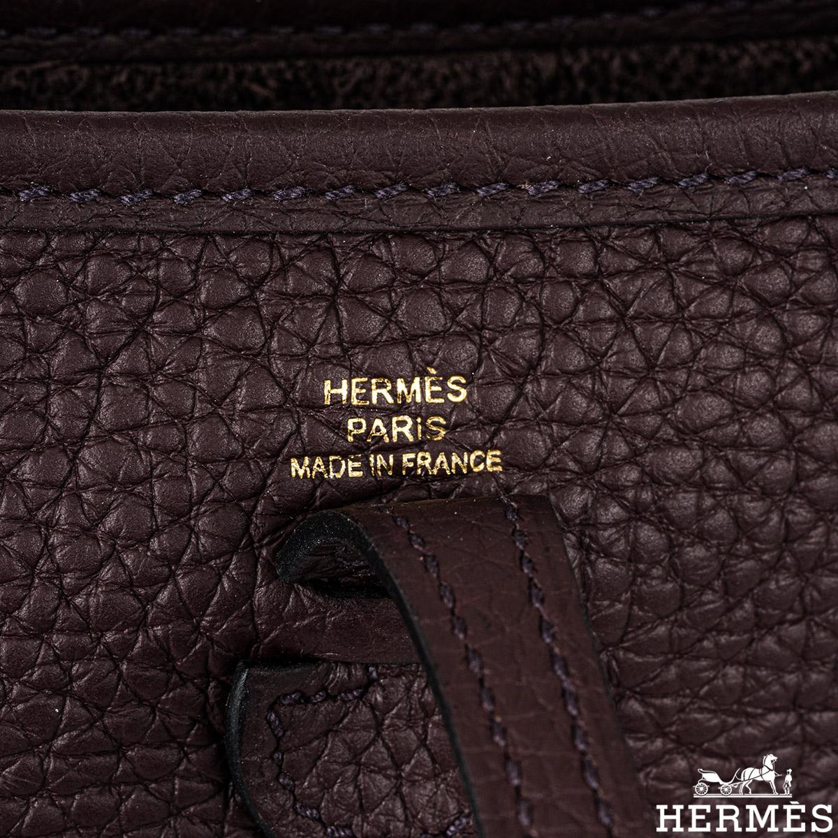 Hermès Mini Evelyne 16cm Chocolate Clemence GHW In New Condition For Sale In London, GB