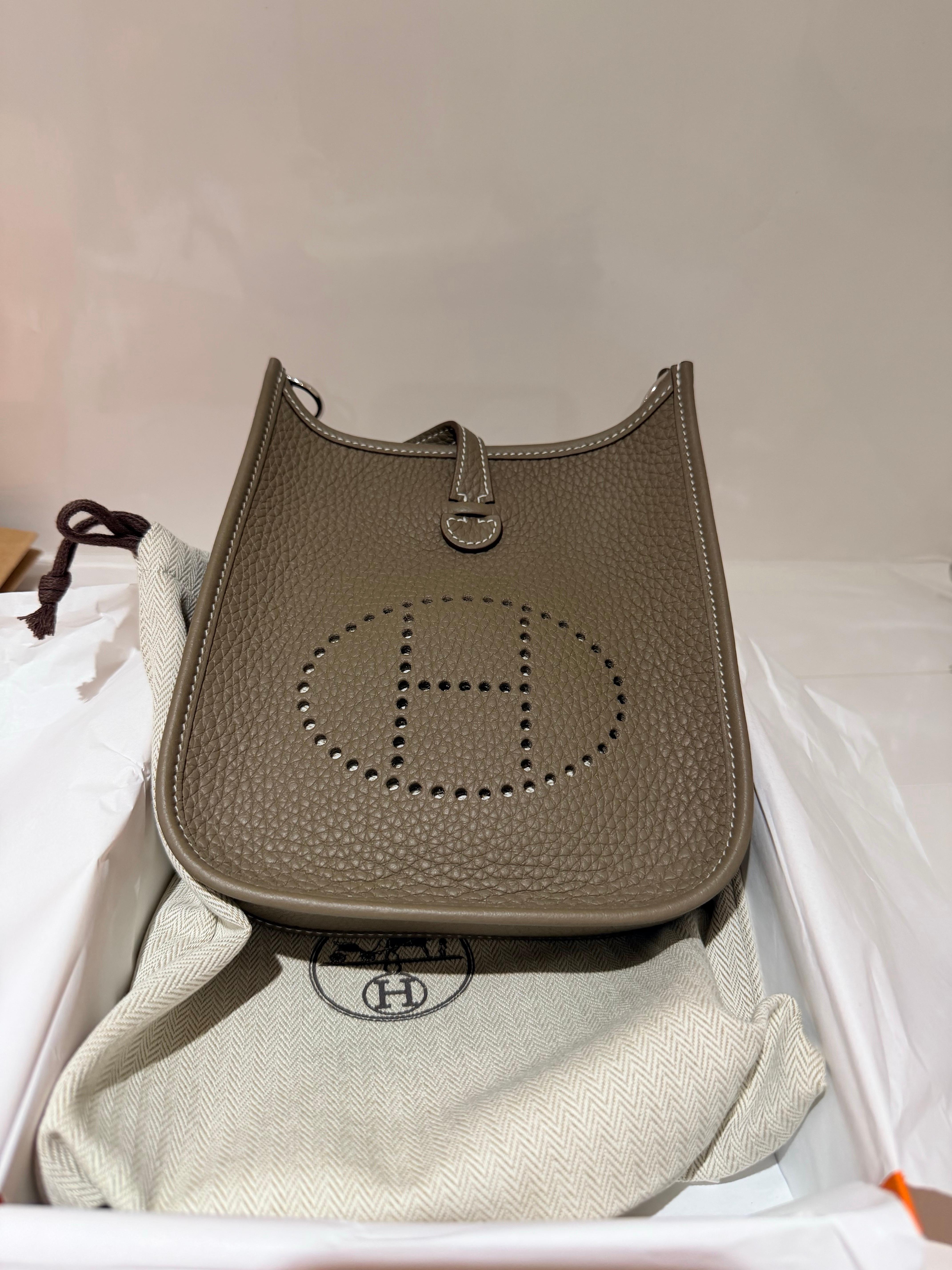 Grigio Borsa Hermes Mini Evelyne 18 Etoupe PHW in vendita