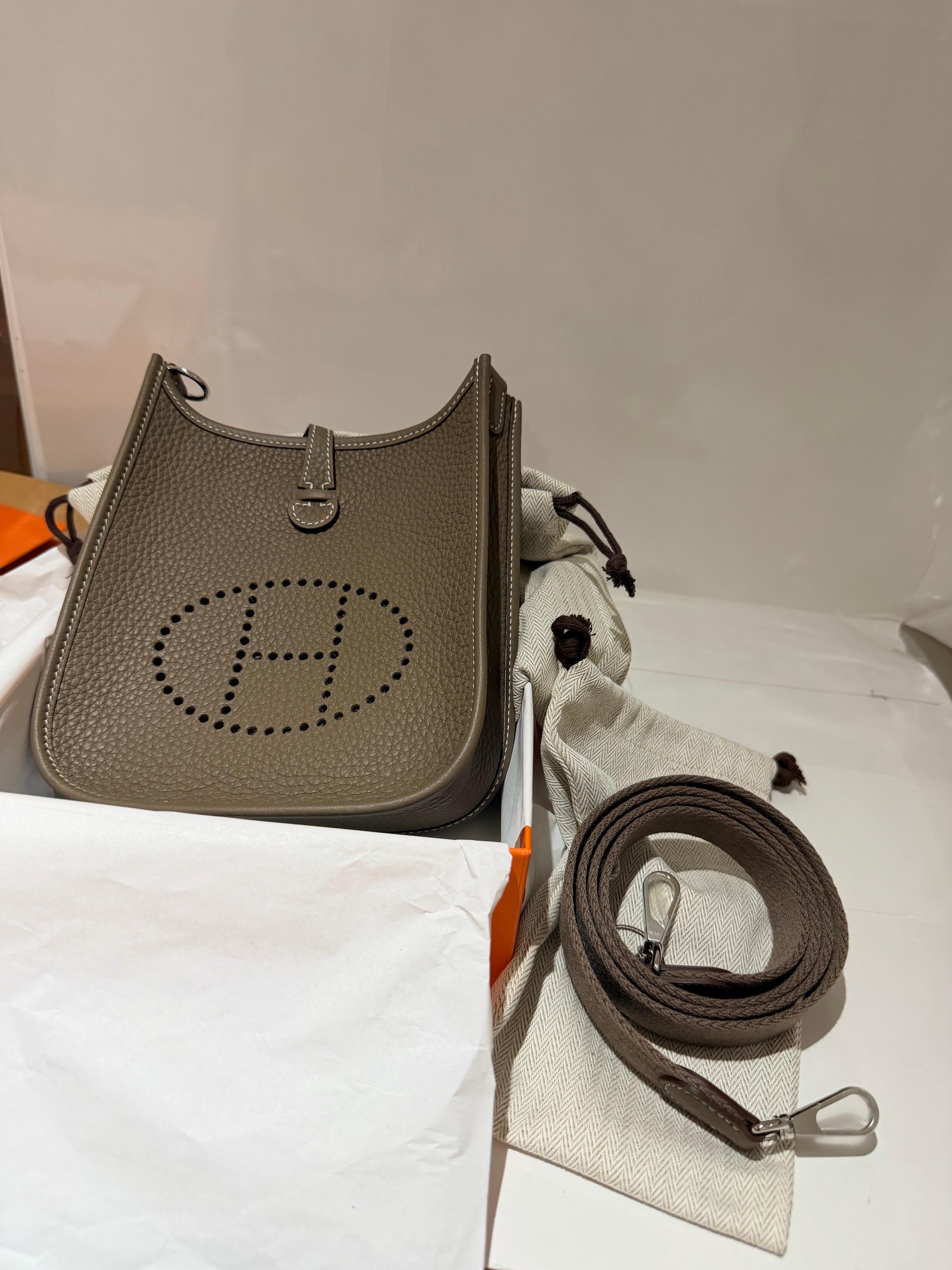 Borsa Hermes Mini Evelyne 18 Etoupe PHW In condizioni Nuovo in vendita a London, England