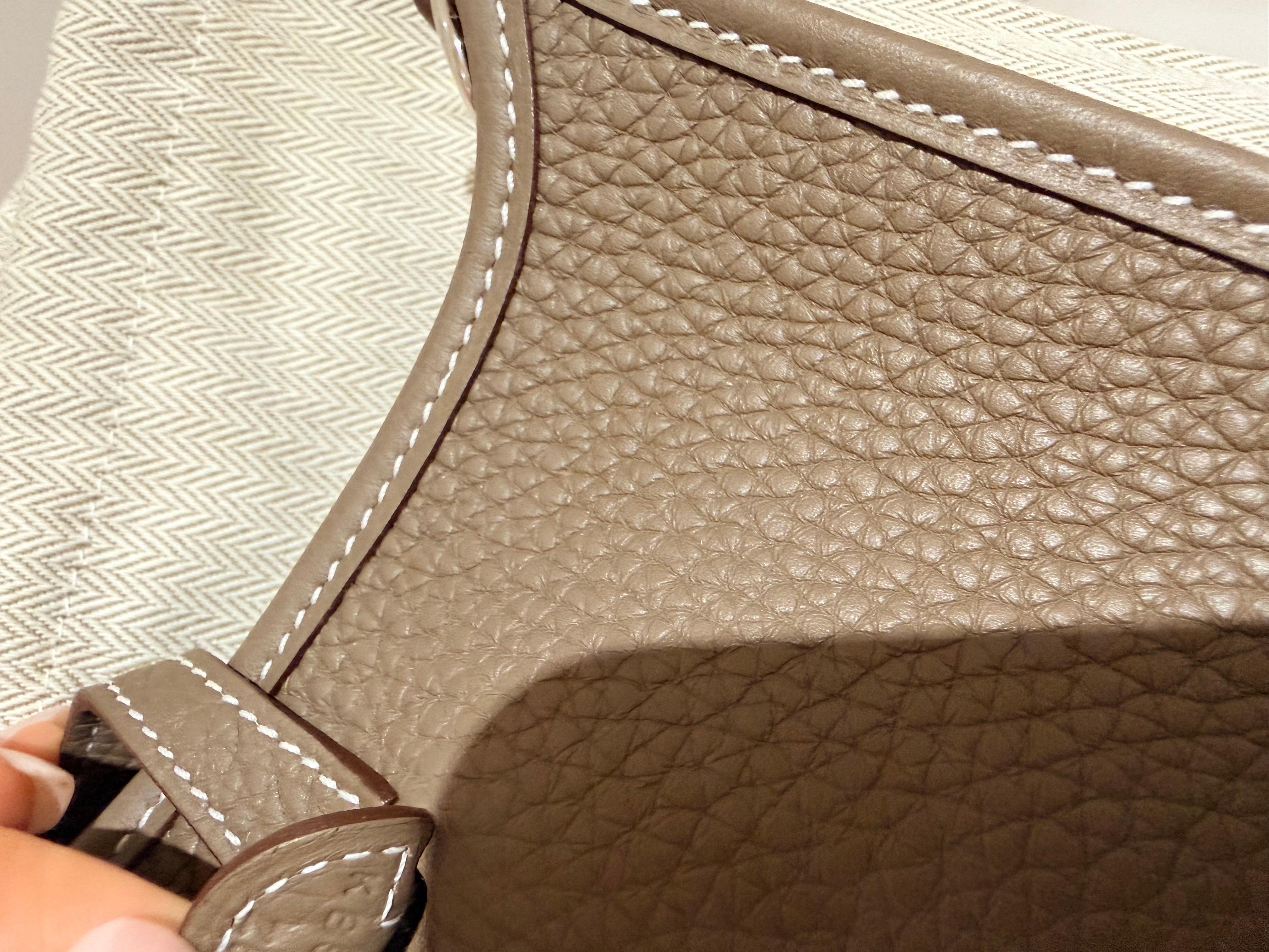 da uomo o donna Borsa Hermes Mini Evelyne 18 Etoupe PHW in vendita