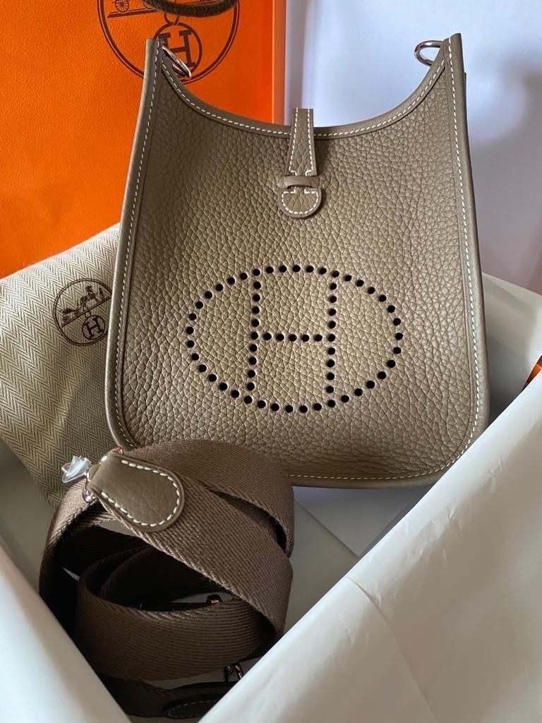 Borsa Hermes Mini Evelyne 18 Etoupe PHW in vendita 2
