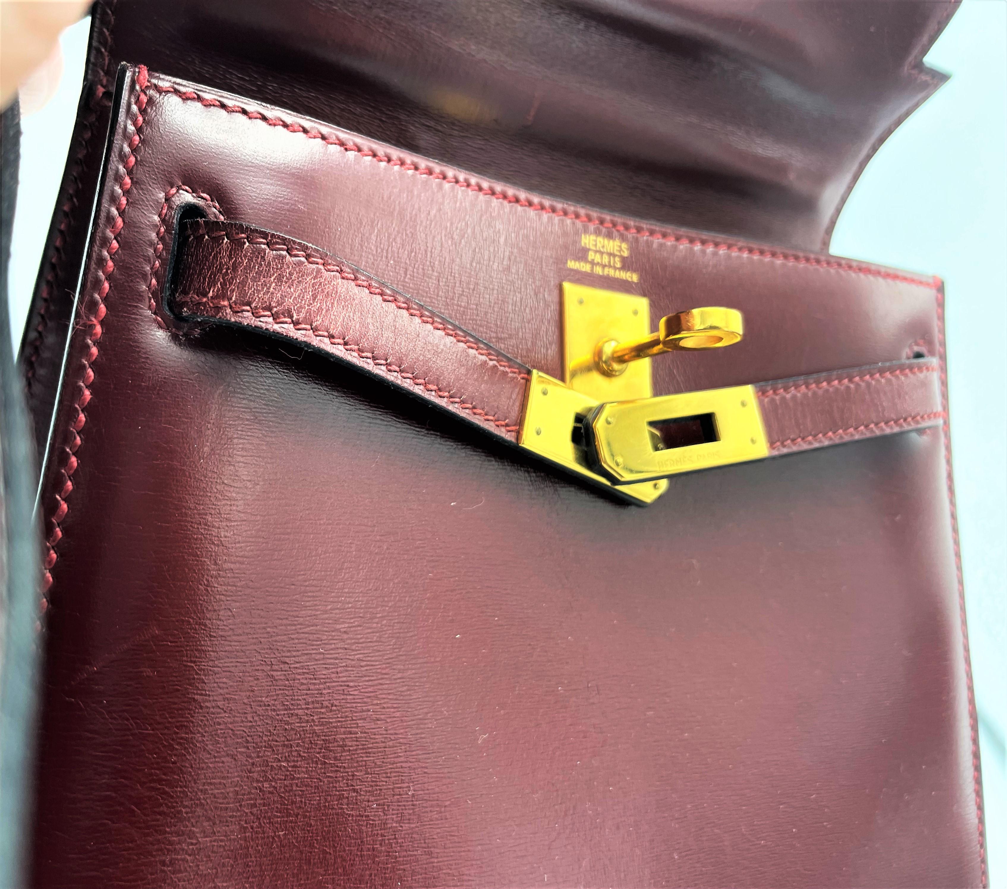 HERMÉS KELLY 20cm  bordeaux Calfskin Leather, gold hardware, small shoulder bag  For Sale 1