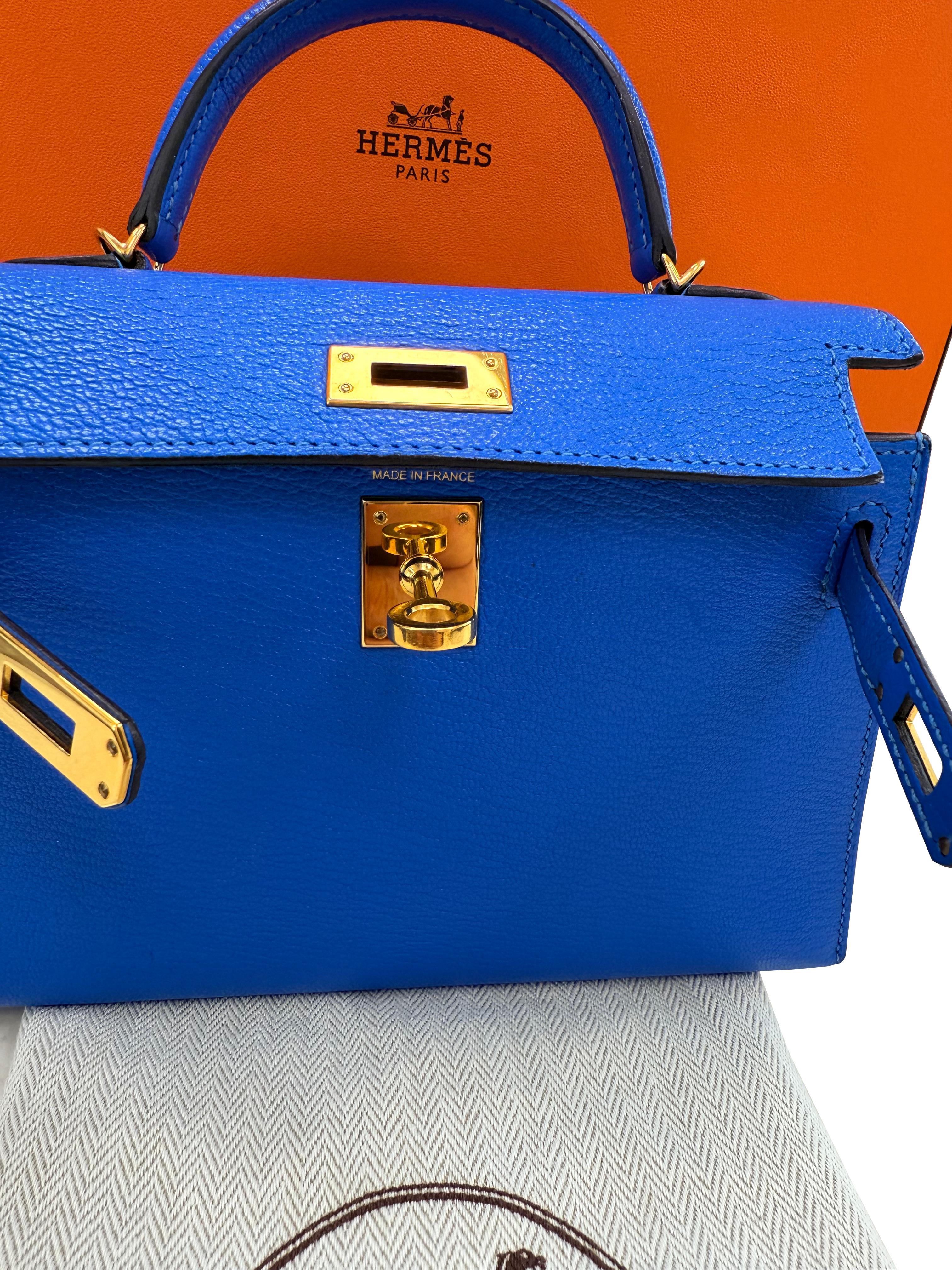 Hermes Mini Kelly 20 Blau Hydra Chèvre Leder Gold Hardware Handtasche im Angebot 1