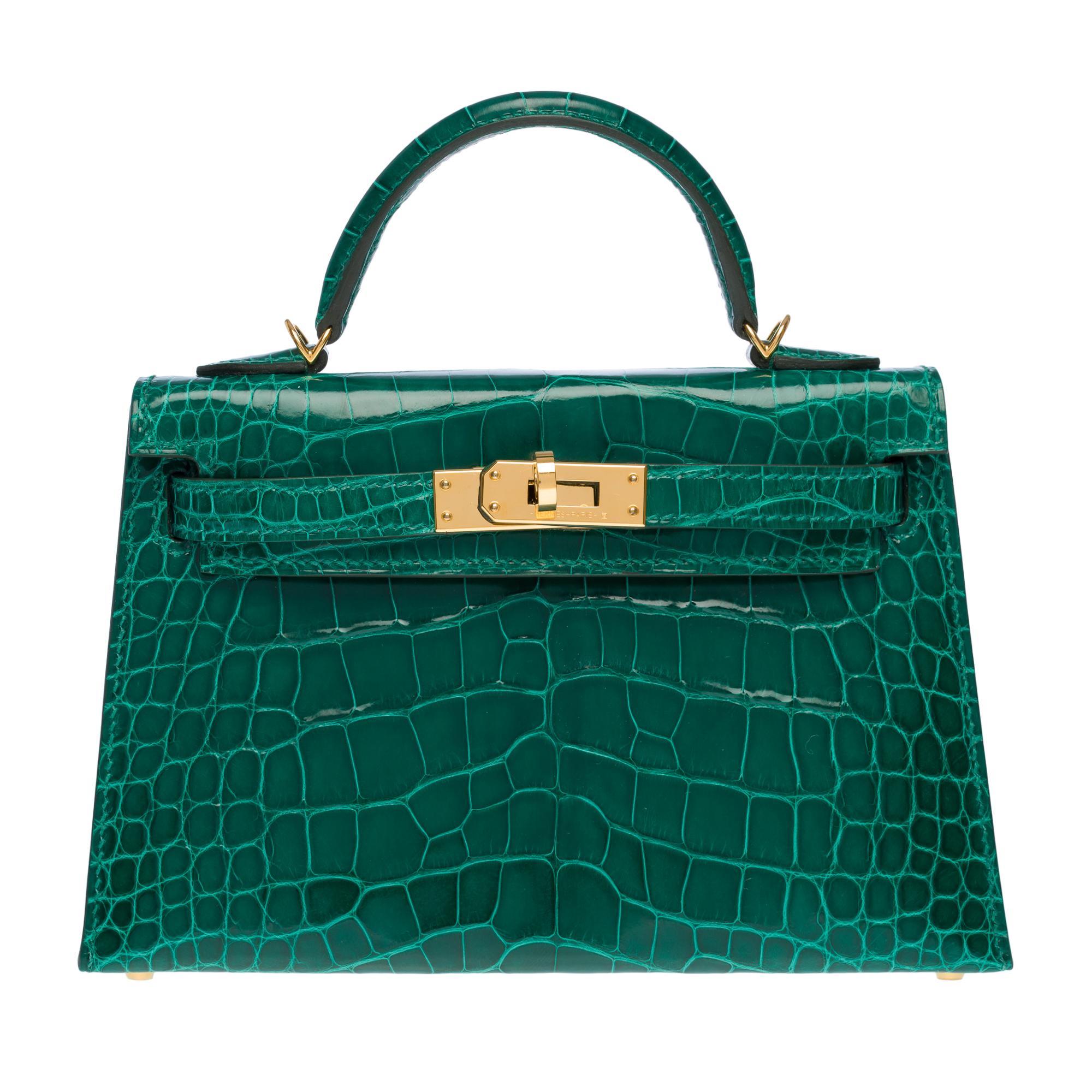 SPECIAL ORDER (HSO, HORSESHOE)

Houlux Paris is proud to present an almost unique Gem of Hermès' know-how: 
Hermes Mini Kelly 20 handbag strap in esmerald green alligator mississippiensis , gold plated metal hardware, removable shoulder strap in