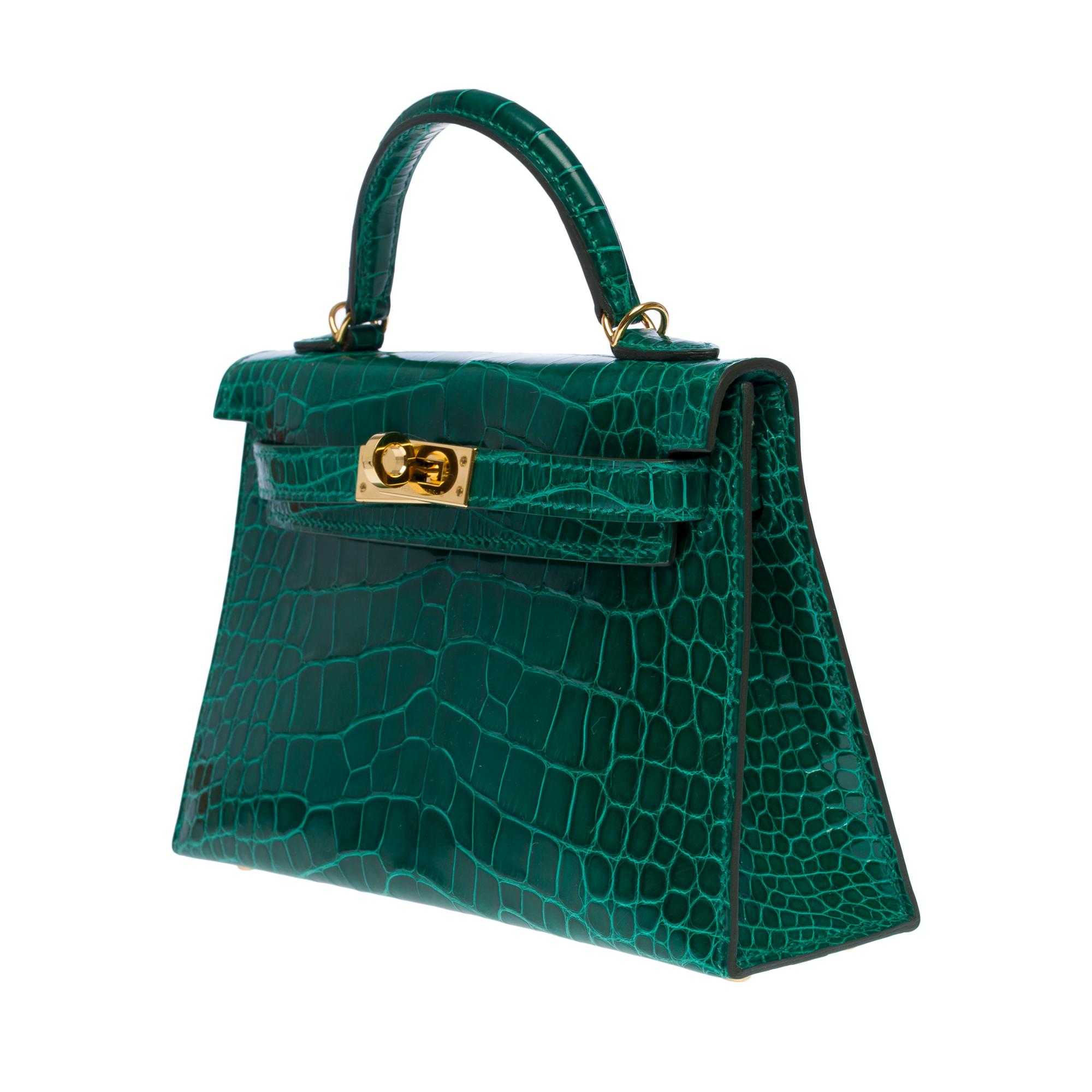 Women's Hermès Mini Kelly 20 (Horseshoe) handbag strap in esmerald green alligator, GHW