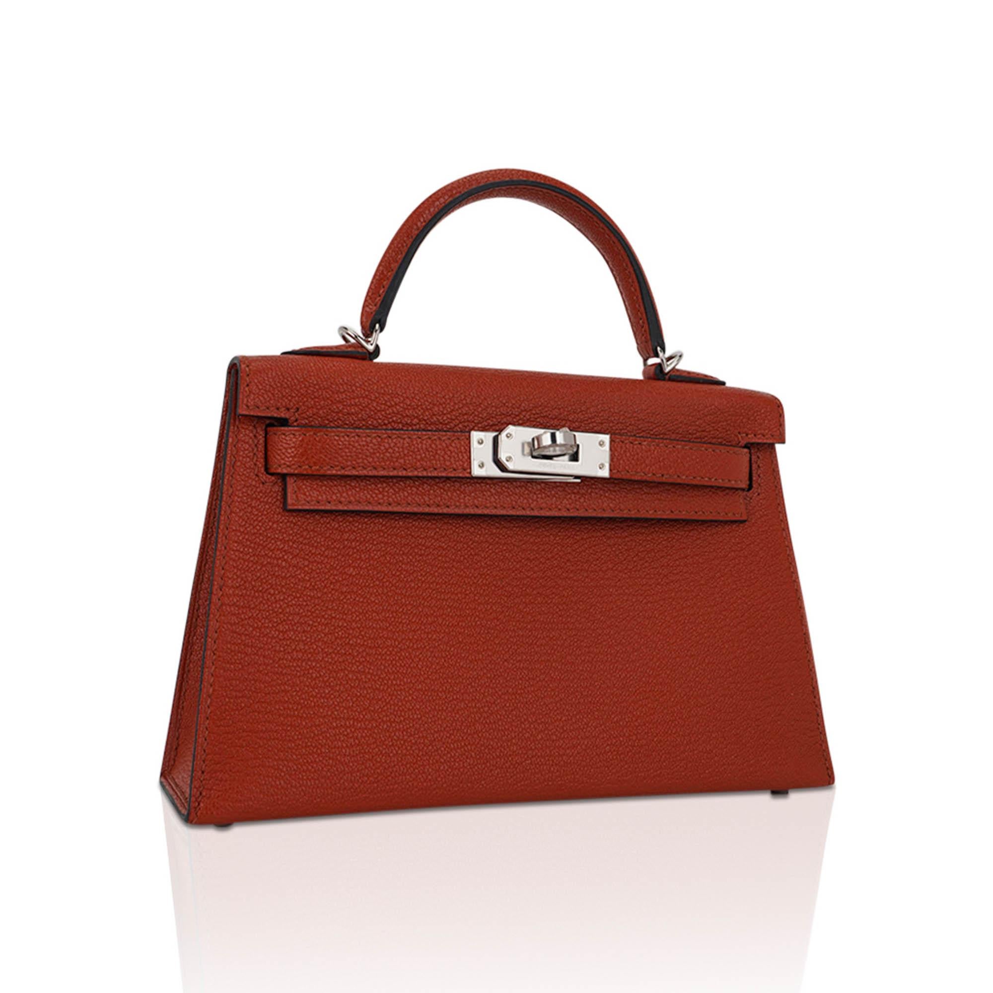 Mightychic offers an Hermes Kelly 20 mini bag featured in Cuivre (Copper).
A stunning colour inspired by the metal, Cuivre is a saturated coppery brown.
Crisp with Palladium hardware.
This exquisite color is show cased in Chevre leather.
Fresh and