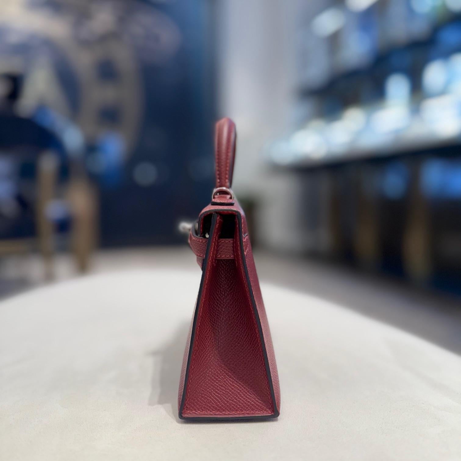 Hermès Rouge H Mini Kelly 20 Sellier Epsom Palladium Hardware Unisexe en vente