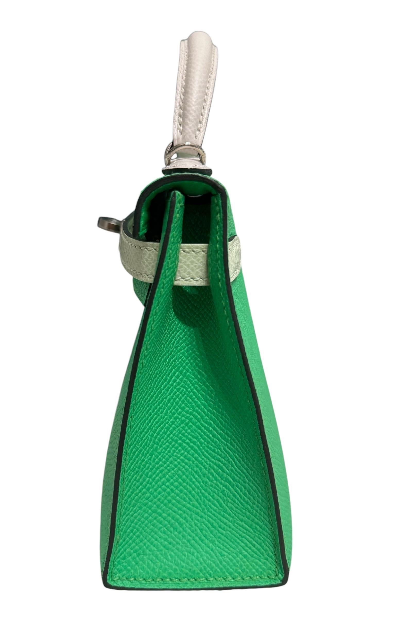 Hermes Mini Kelly 20 Tri Color Vert Comics, Vert Fizz & Gris Pale Epsom Leather In New Condition In Miami, FL
