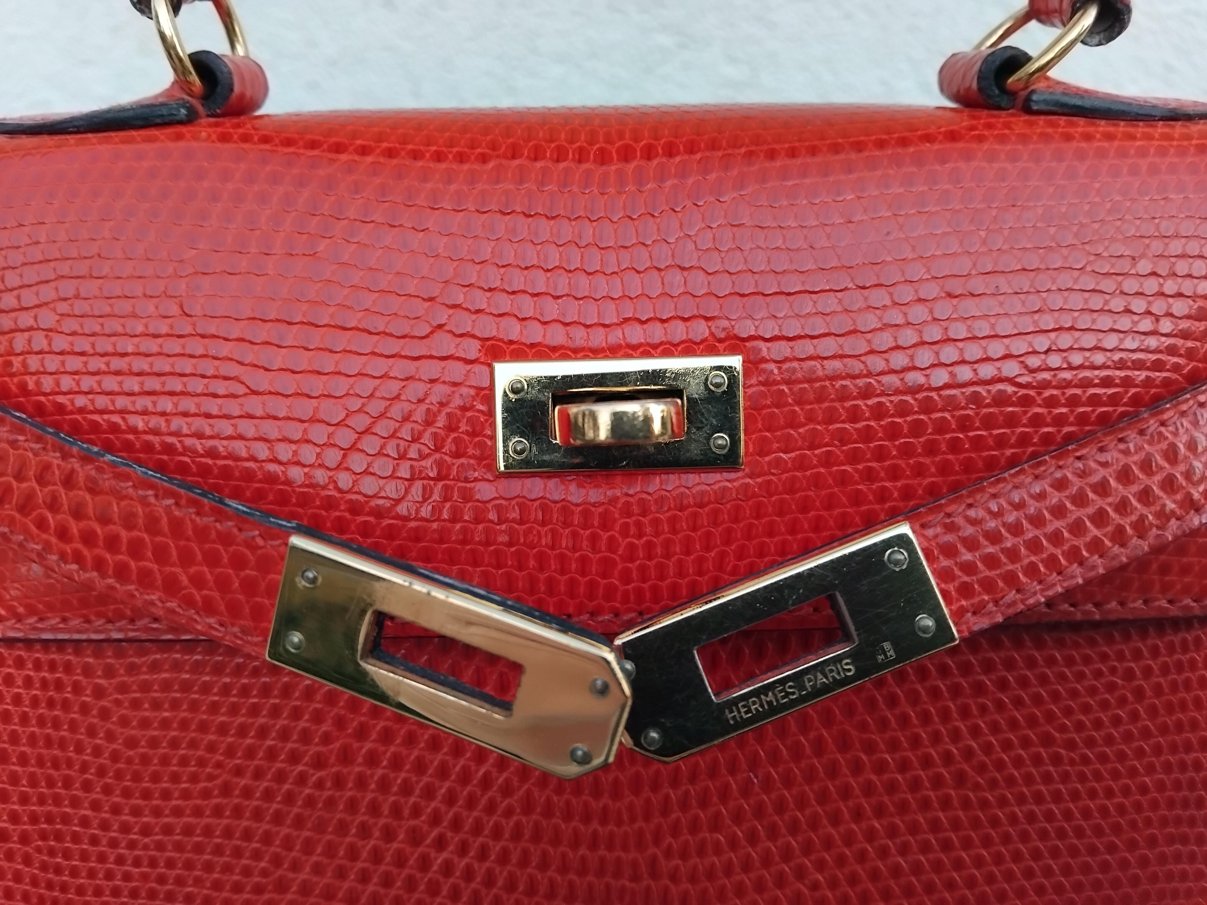 Hermès Mini Kelly 20cm Sellier Bag Shiny Red Lizard Gold Hdw Vintage en vente 13