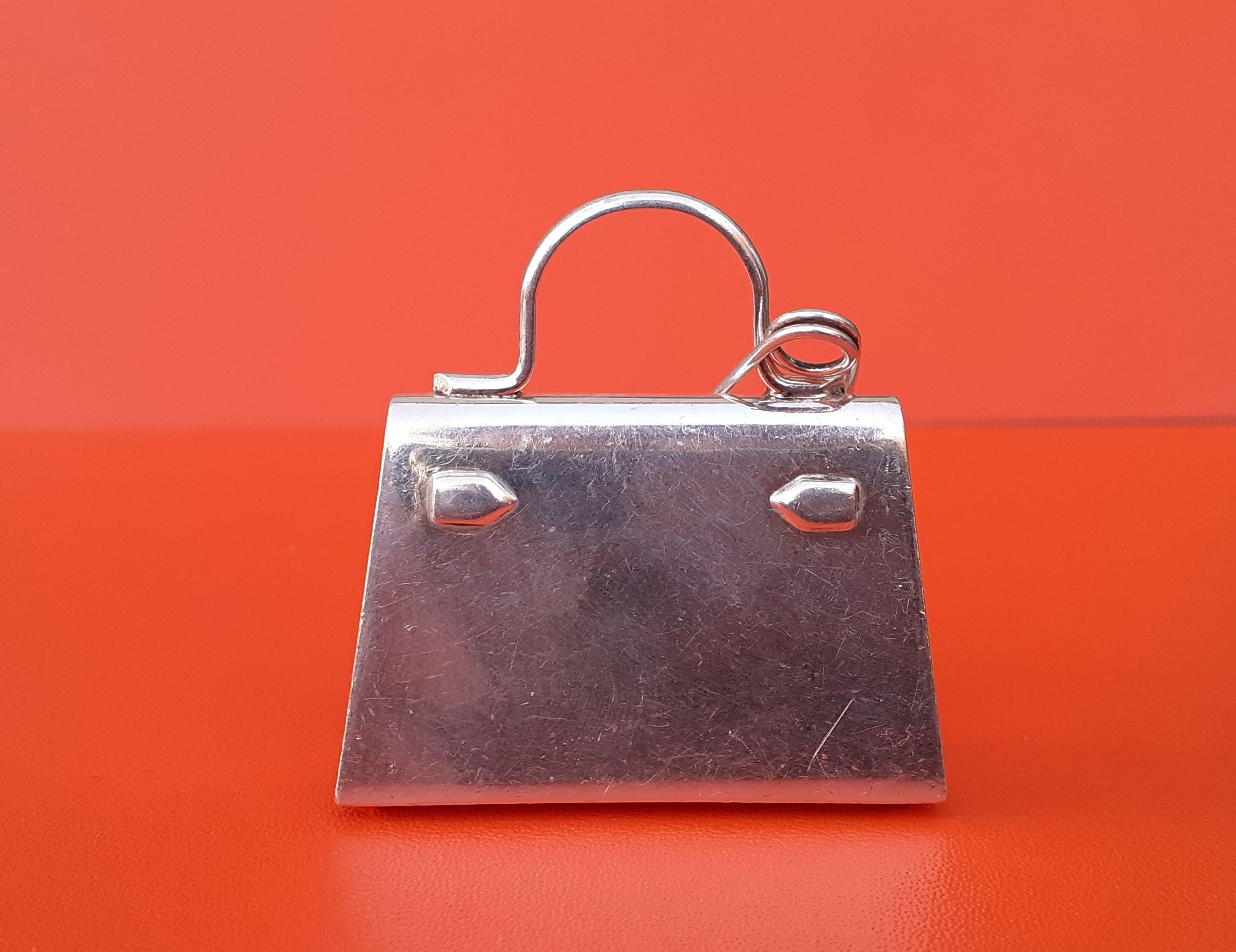 Hermès Mini Kelly Tasche Pill Box und seine Sicherheitsnadel in Sterling Silber SELTEN (Beige) im Angebot