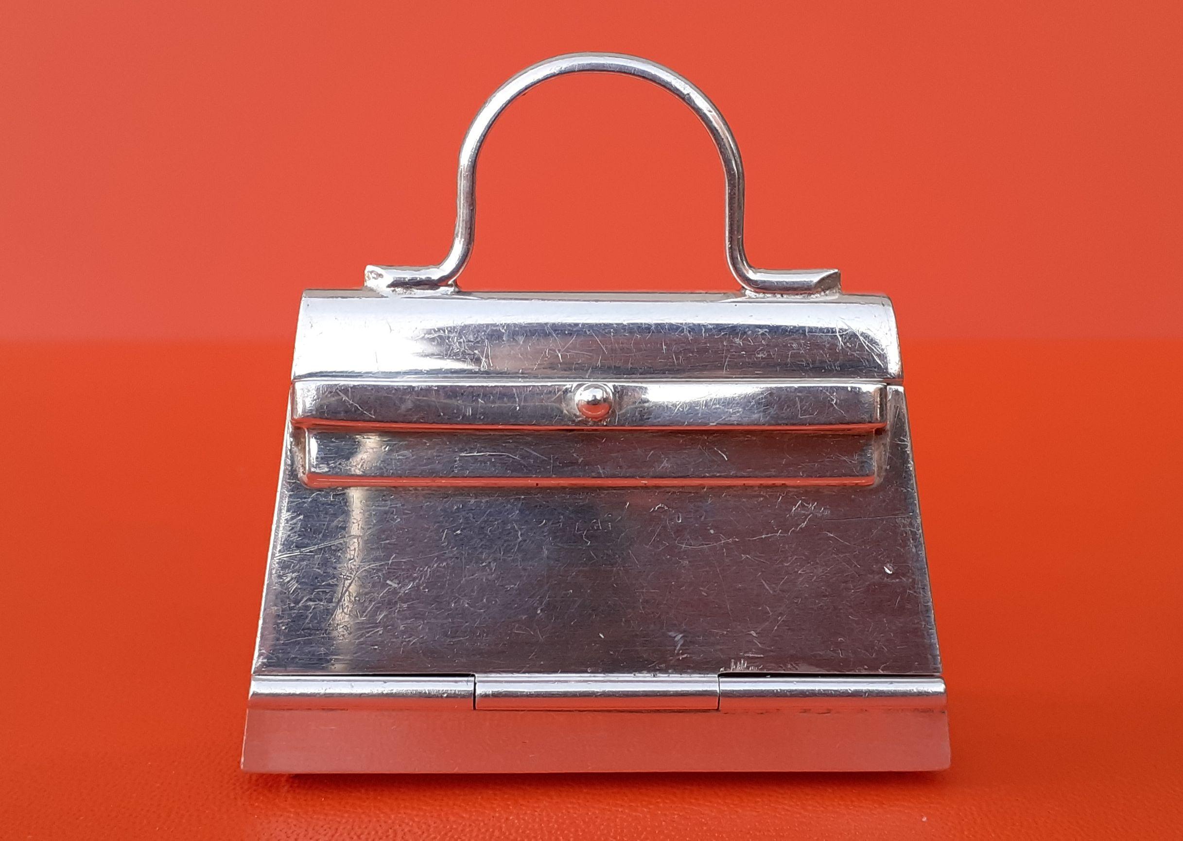 Beige Hermès Mini Kelly Bag Pill Box and its Safety Pin in Sterling Silver RARE For Sale