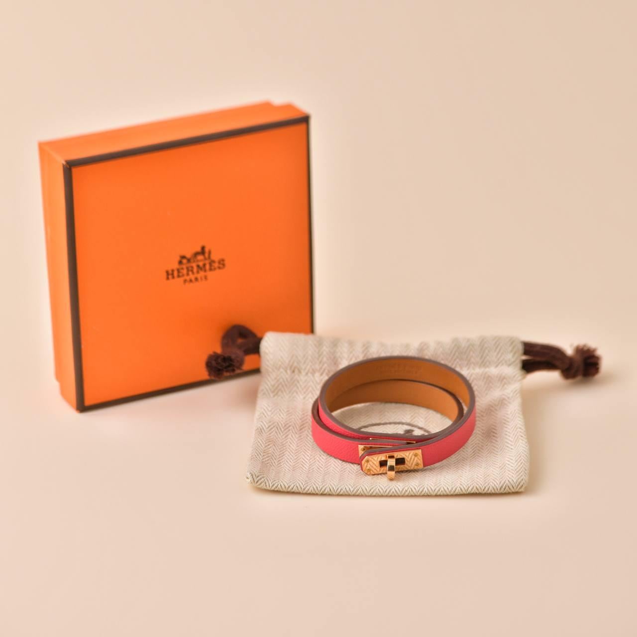 SKU	33301290
Comes With	Box Only
Model	Mini Kelly Double Tour
Size:  T2 corresponds to size S, suitable for a wrist circumference of approximately 15.5 cm.
Metal	Calfskin
Weight	Approximately 10.96 g
Length	Approximately 37 cm
Width	Approximately 1