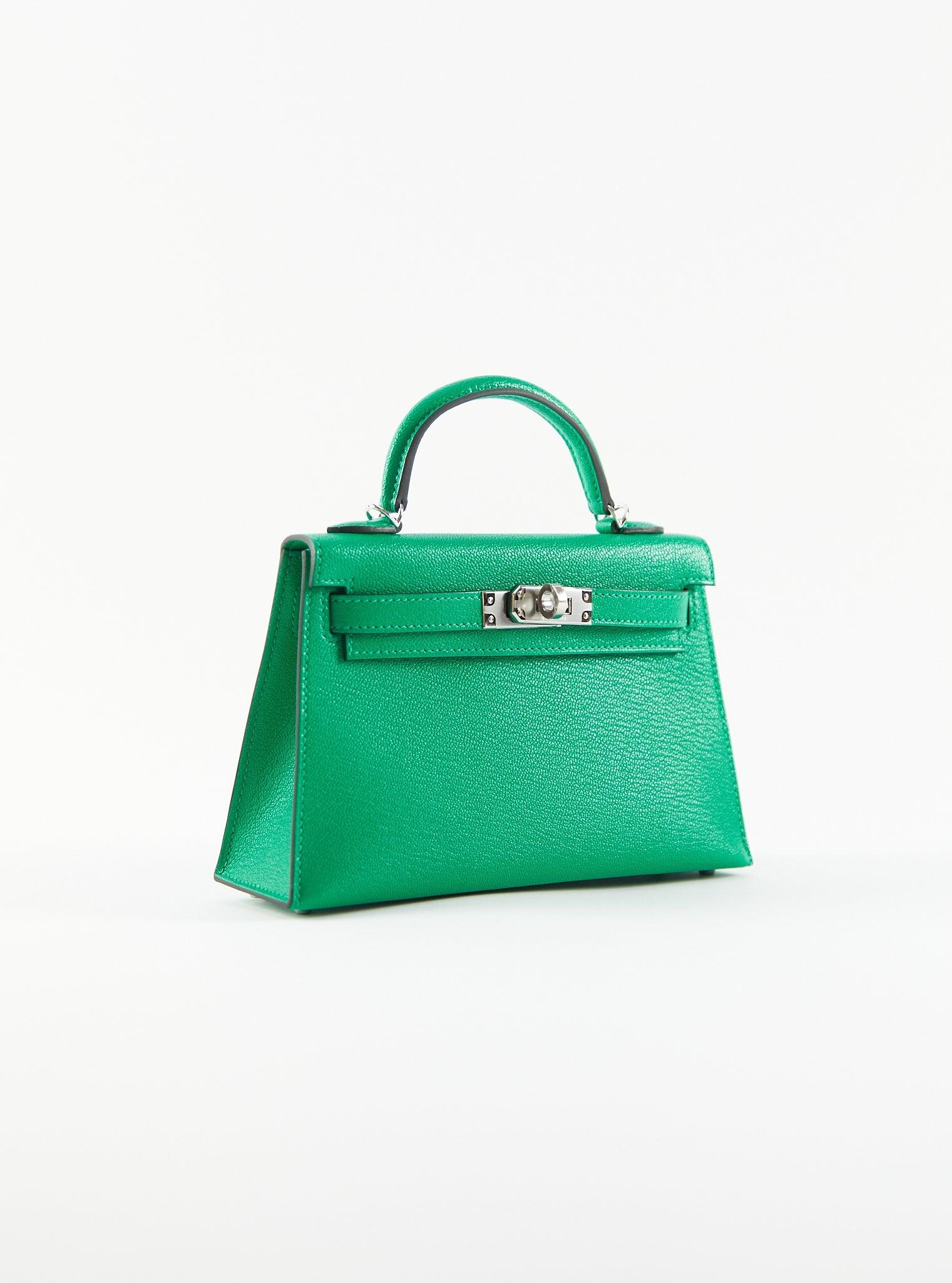 Hermès Mini Kelly 20cm in Menthe

Sellier

Chèvre Leather with Palladium Hardware 

B Stamp / 2023

Accompanied by: Original receipt, Strap, Hermes box, Hermes dustbag, care card and ribbon

Measurements: 7.5