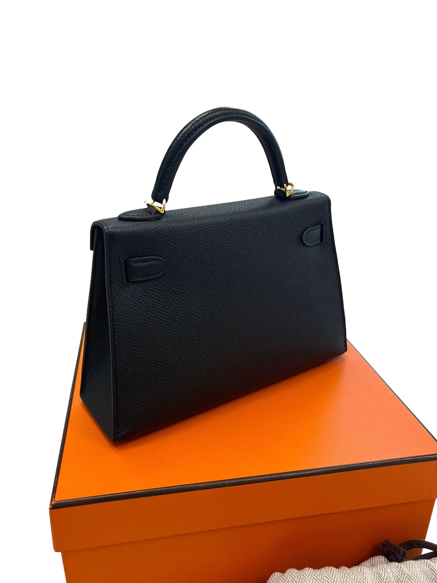 Hermès Mini Kelly Sellier 20 Noir Epsom Leder Gold Hardware Handtasche im Angebot 13