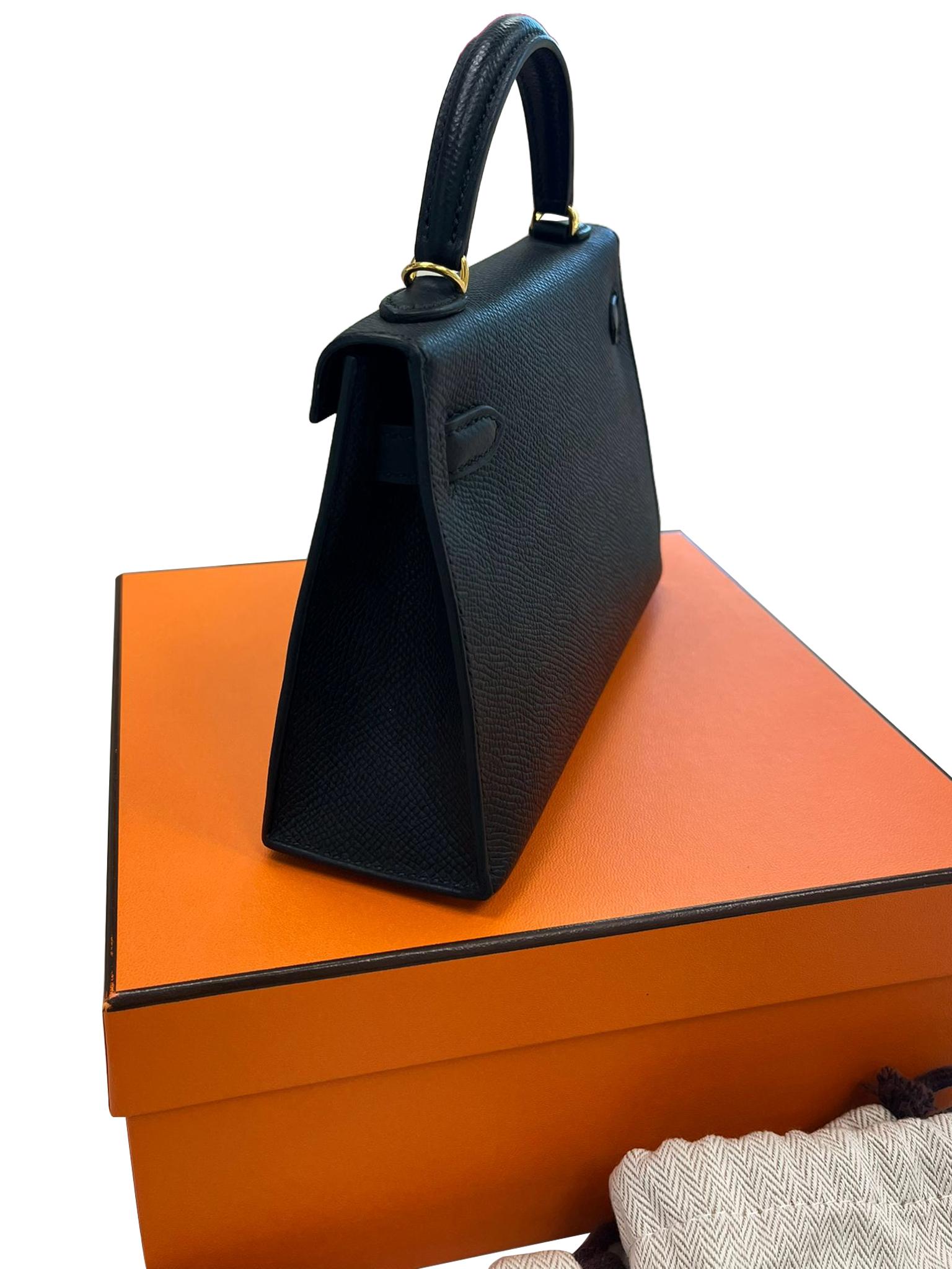 Hermès Mini Kelly Sellier 20 Noir Epsom Leder Gold Hardware Handtasche im Angebot 14