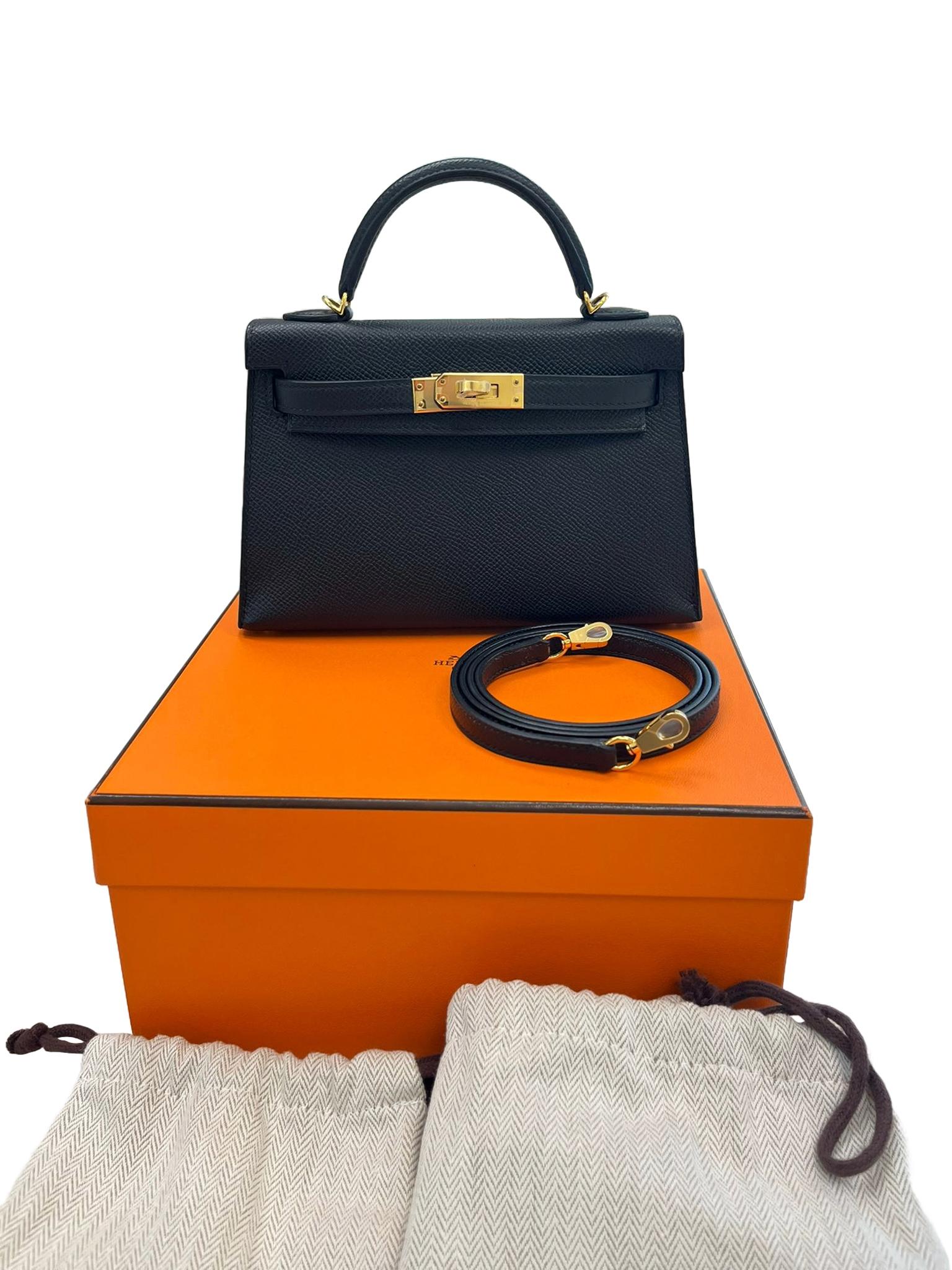 Hermès Mini Kelly Sellier 20 Noir Epsom Leder Gold Hardware Handtasche im Zustand „Hervorragend“ im Angebot in Aventura, FL