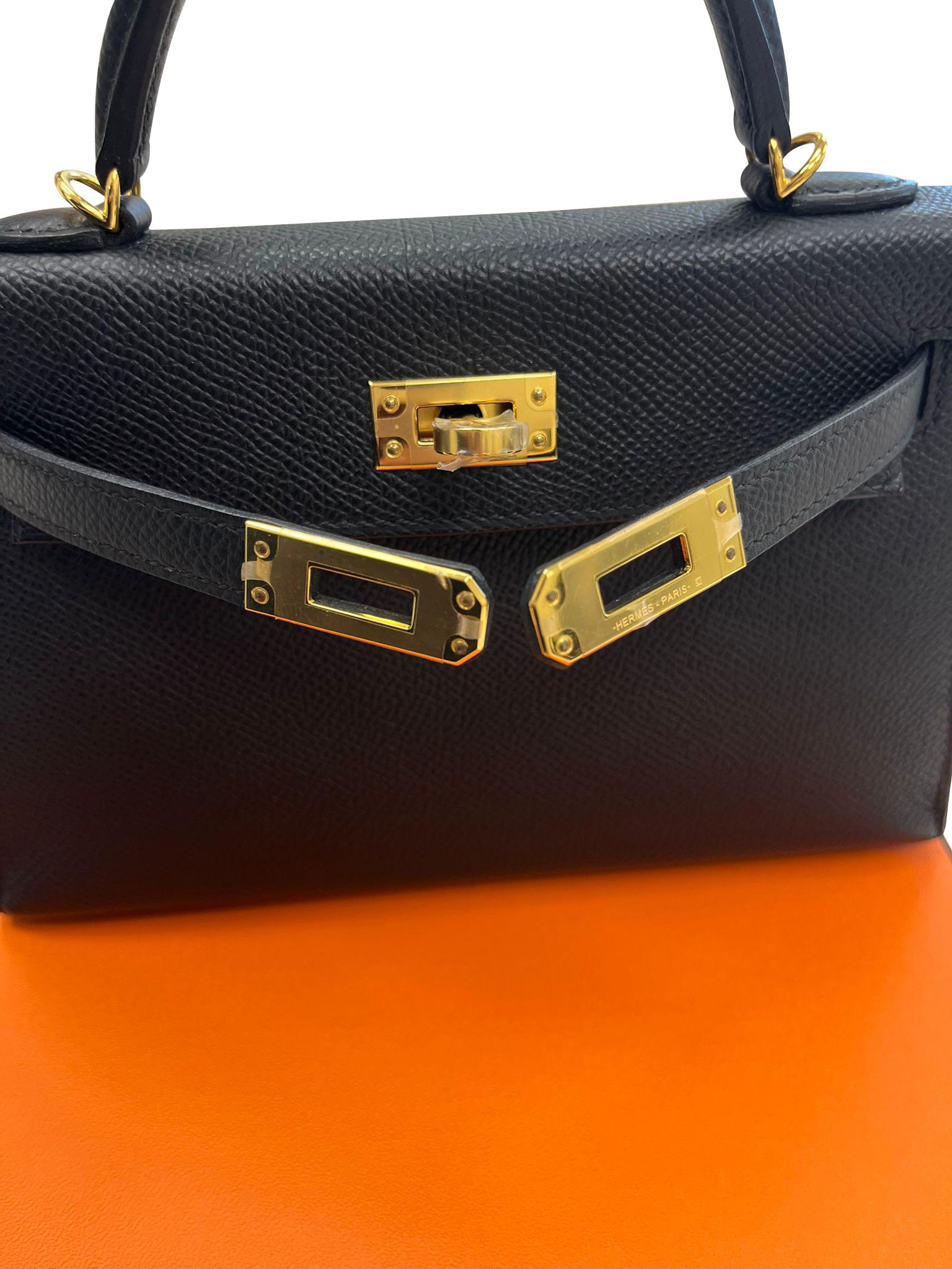 Hermès Mini Kelly Sellier 20 Noir Epsom Leder Gold Hardware Handtasche im Angebot 2