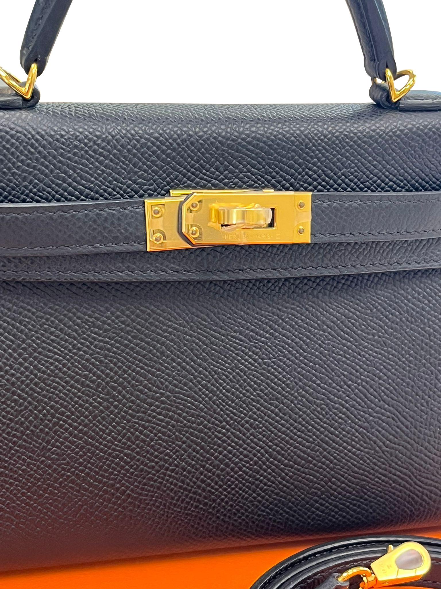 Hermès Mini Kelly Sellier 20 Noir Epsom Leder Gold Hardware Handtasche im Angebot 3