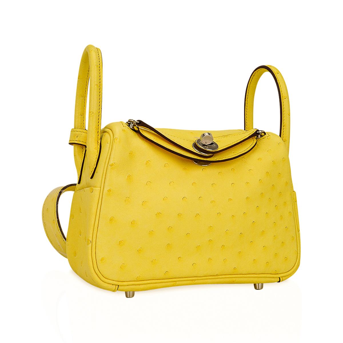 Mightychic offers an Hermes Lindy Mini 20 bag featured in clear sunny yellow Jaune Citron Ostrich Boreal.
Ostrich Boreal has a special satin finish.
This charming mini version of the Hermes Lindy bag debuted at the Hermes fall/winter 2019 runway