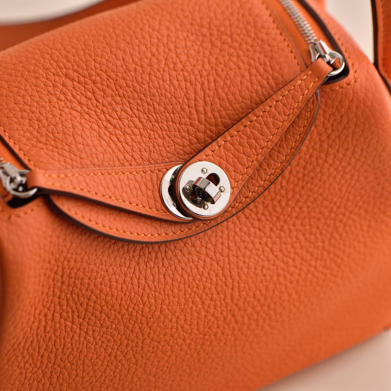 Hermès Mini Lindy 20 Orange Clemence Leather Palladium Hardware For Sale 3