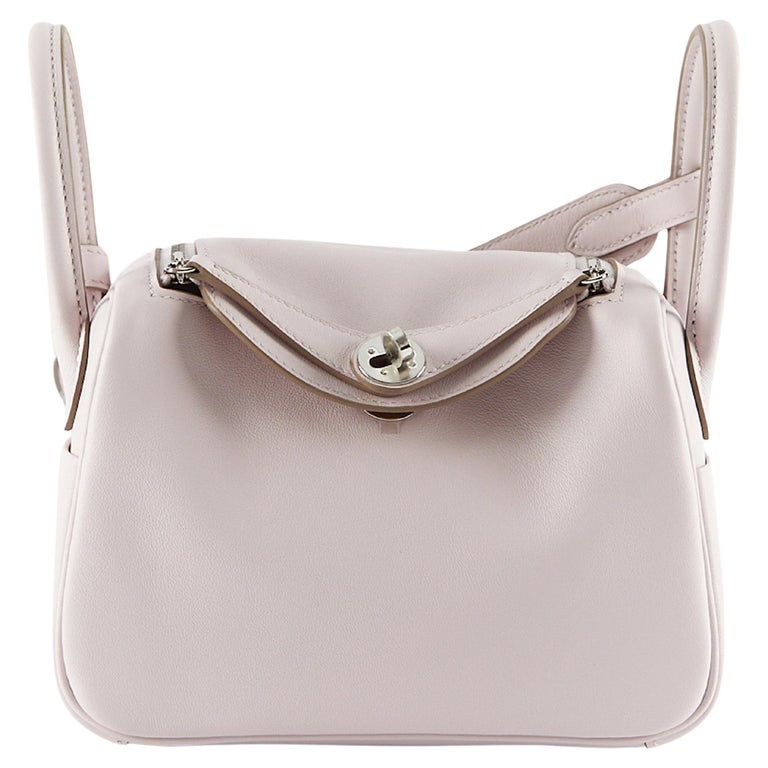 HERMÈS MINI LINDY VERSO MAUVE PALE WITH GOLD INTERIOR Swift Leather with  Palla For Sale at 1stDibs