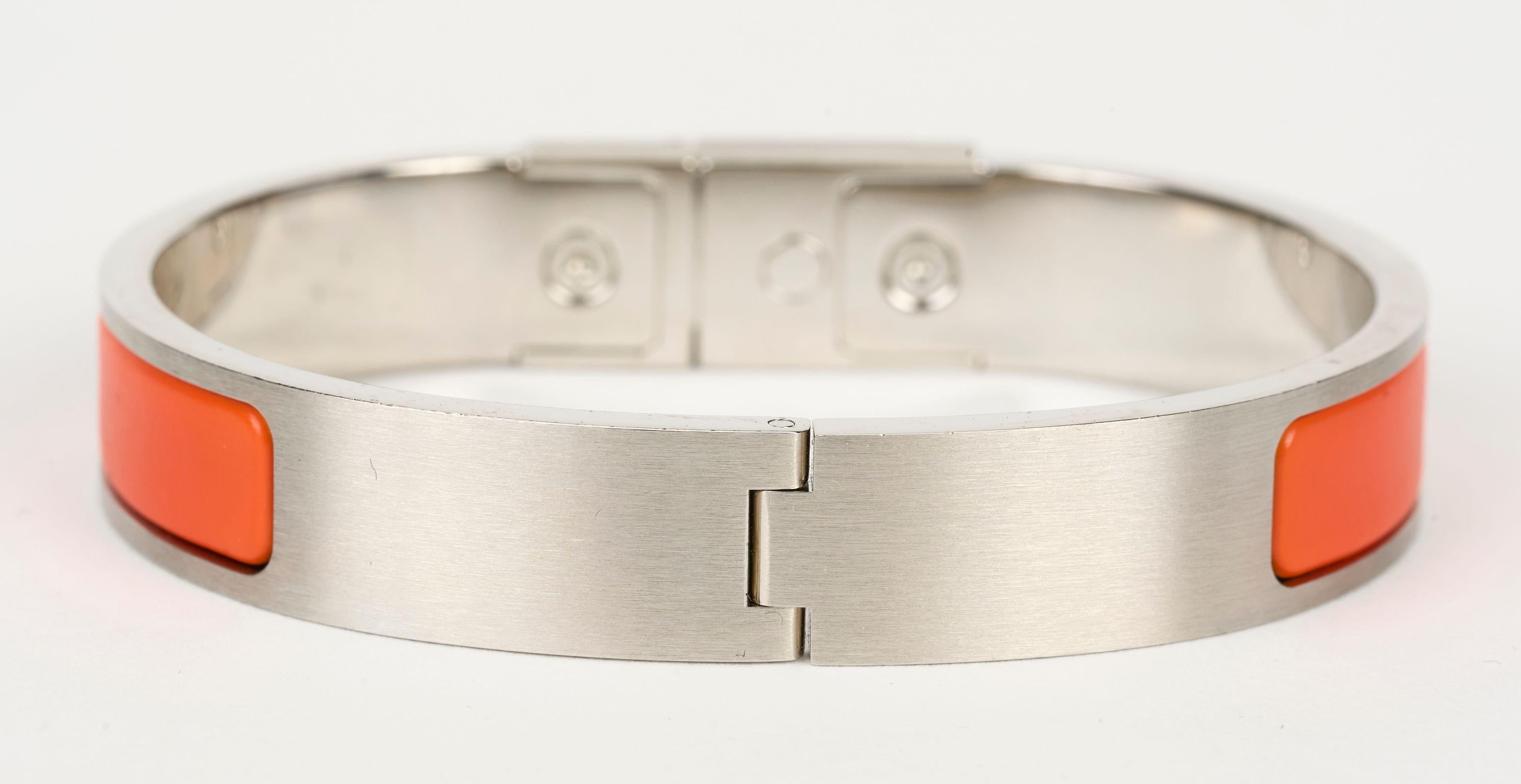 Hermès Mini Orange Clic Kelly Armband im Zustand „Hervorragend“ im Angebot in West Hollywood, CA