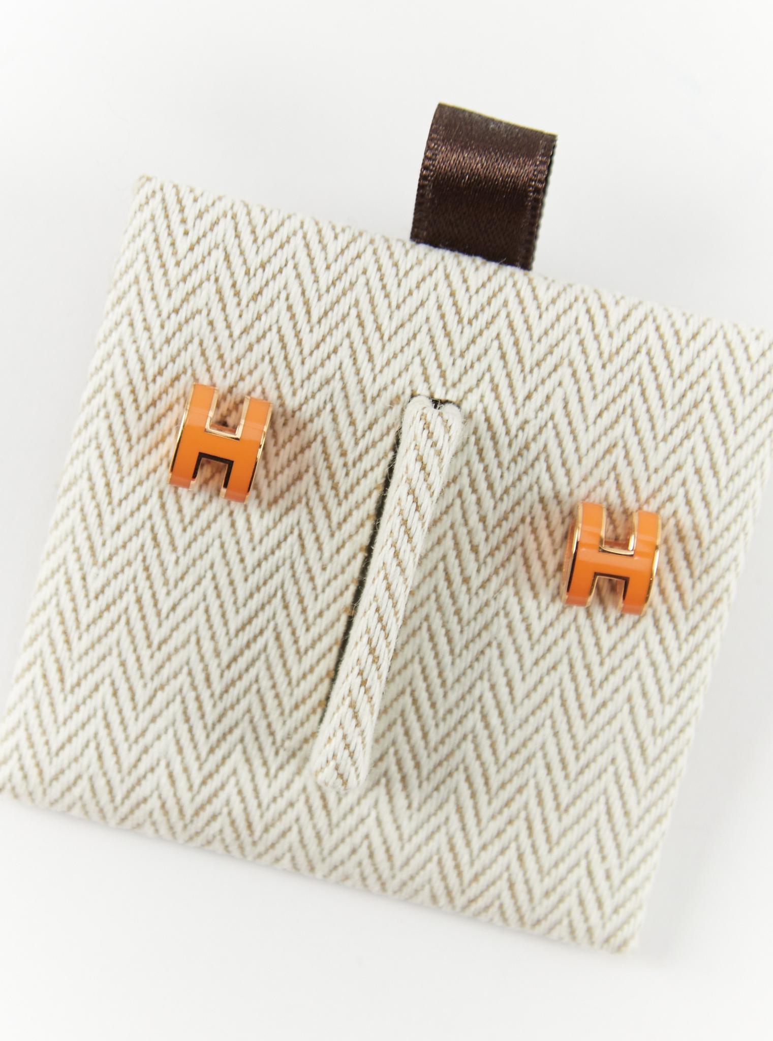 Hermès Mini Pop H Earrings 

Orange Soie & Gold

Lacquered metal with Gold hardware